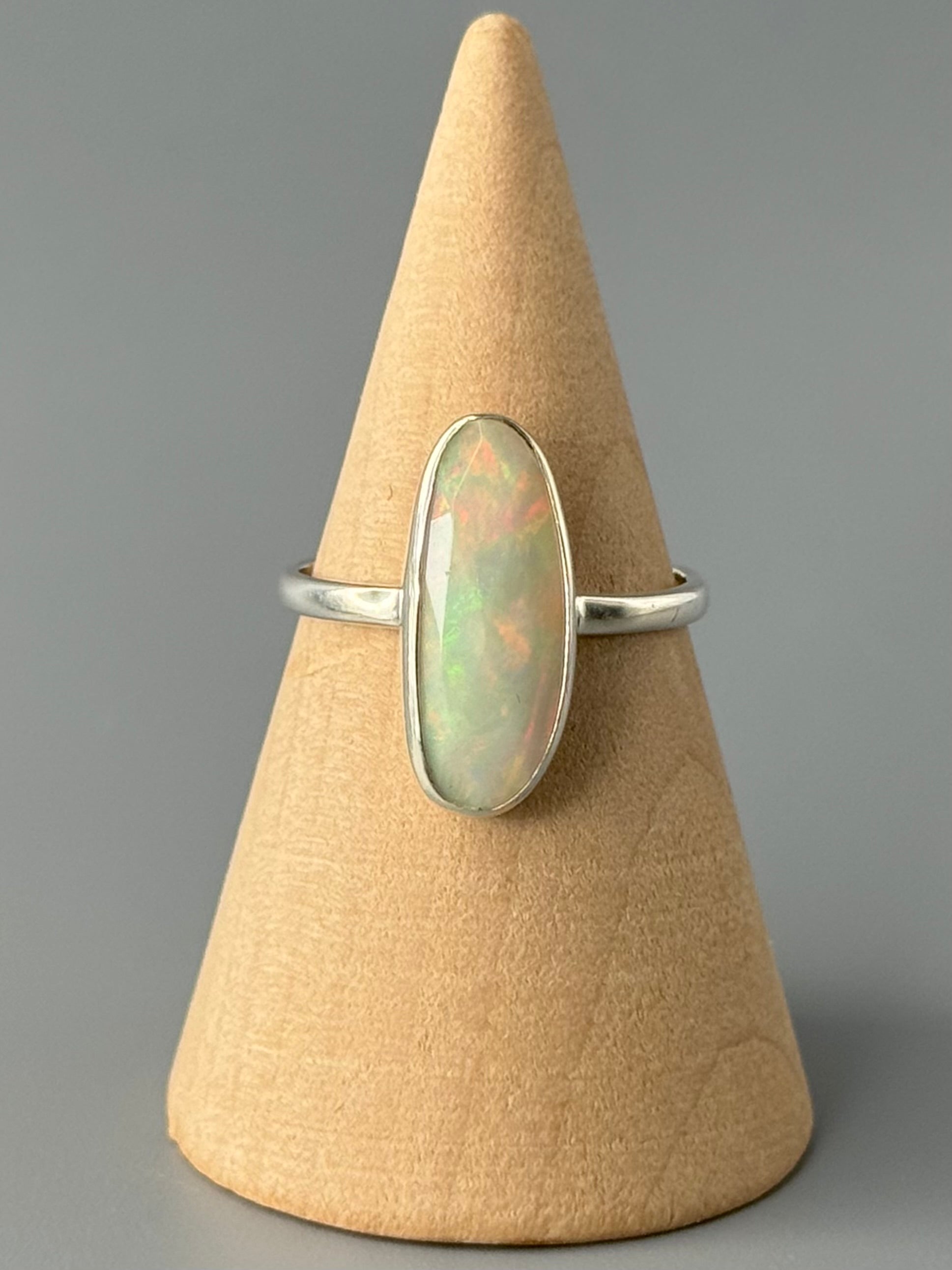 •FACETED ETHIOPIAN OPAL - STACKABLE OVAL - 1• silver ring (size 7)