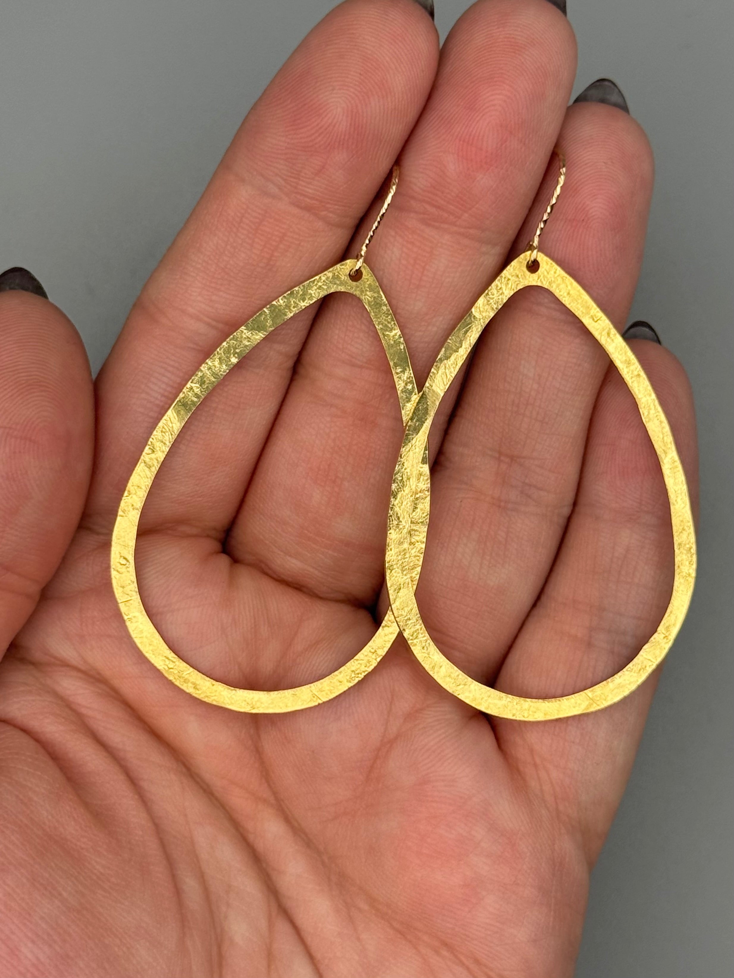 •DRIP DROP• gold dangle earrings