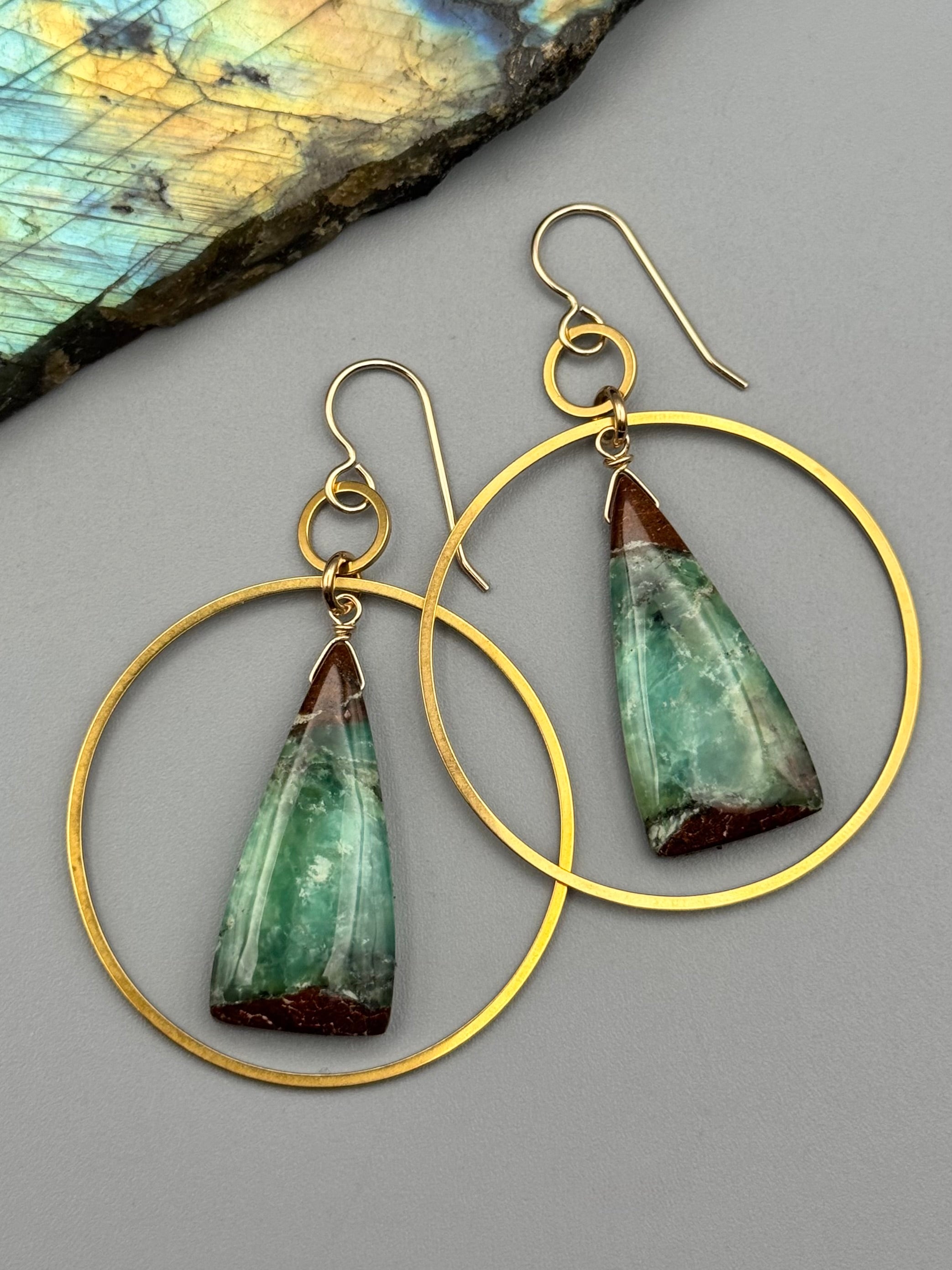 •EQUA-LUNA• chrysoprase + gold earrings