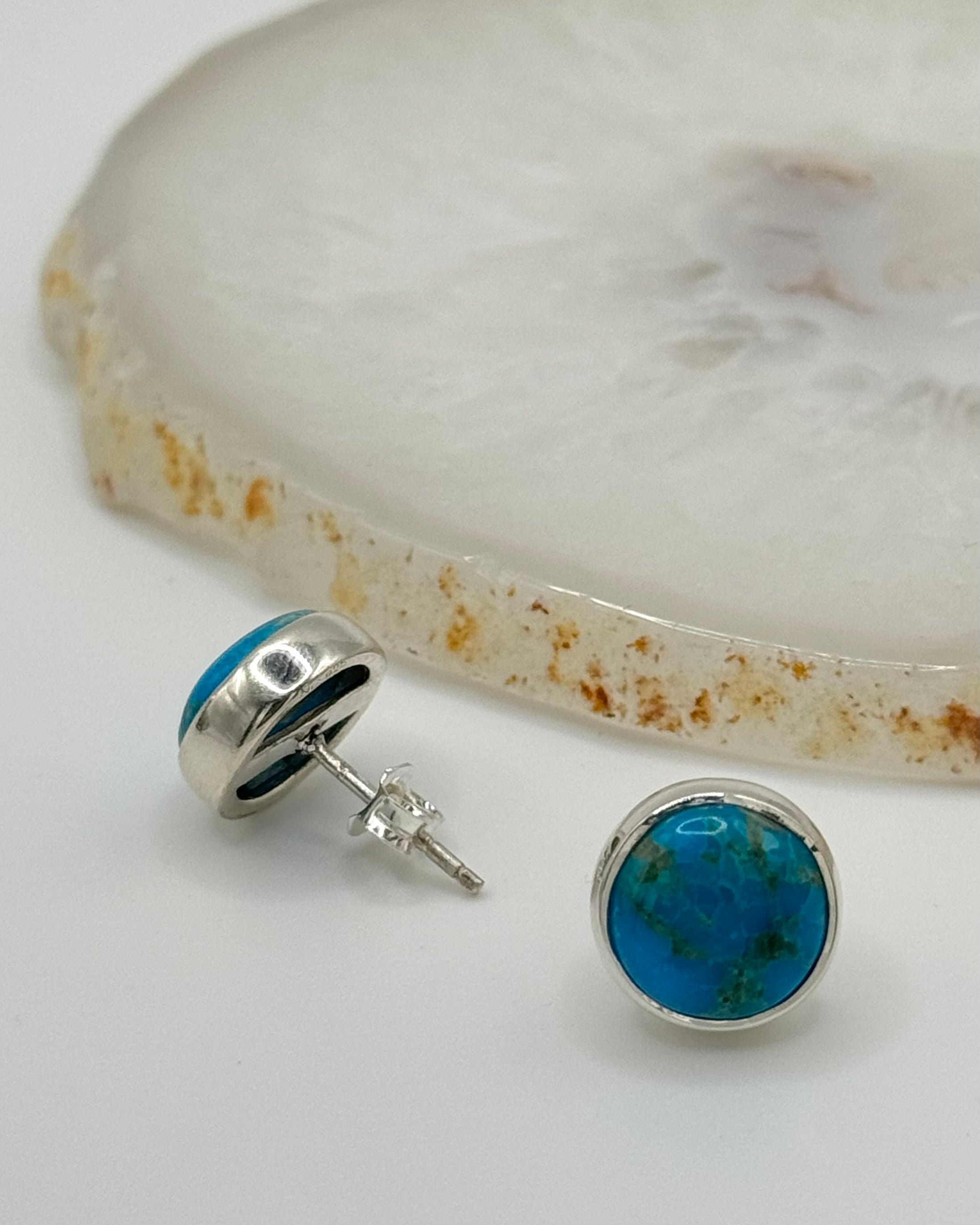 •TURQUOISE - CIRCLE• silver bezel set stud earrings