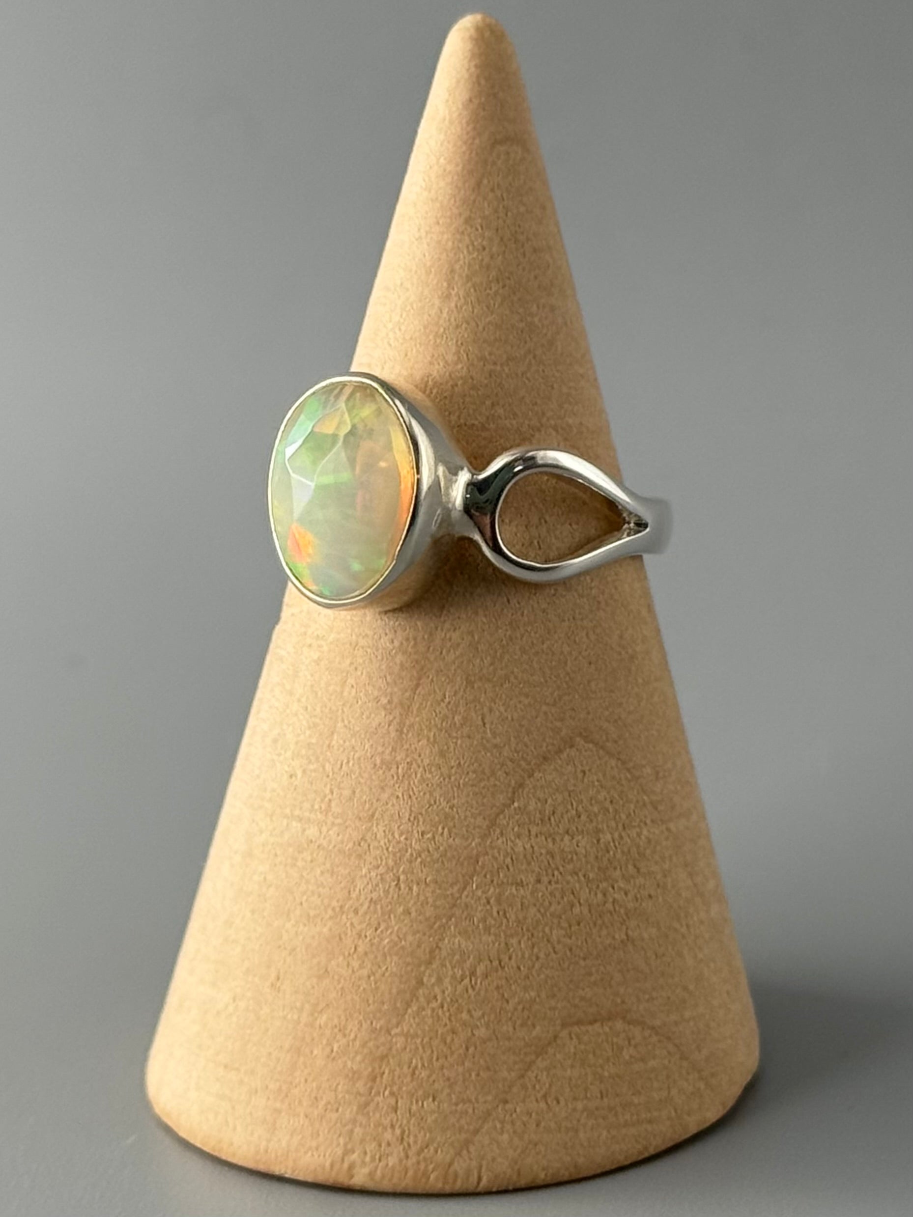 •FACETED ETHIOPIAN OPAL - DROPLETS• silver ring (size 5.75)