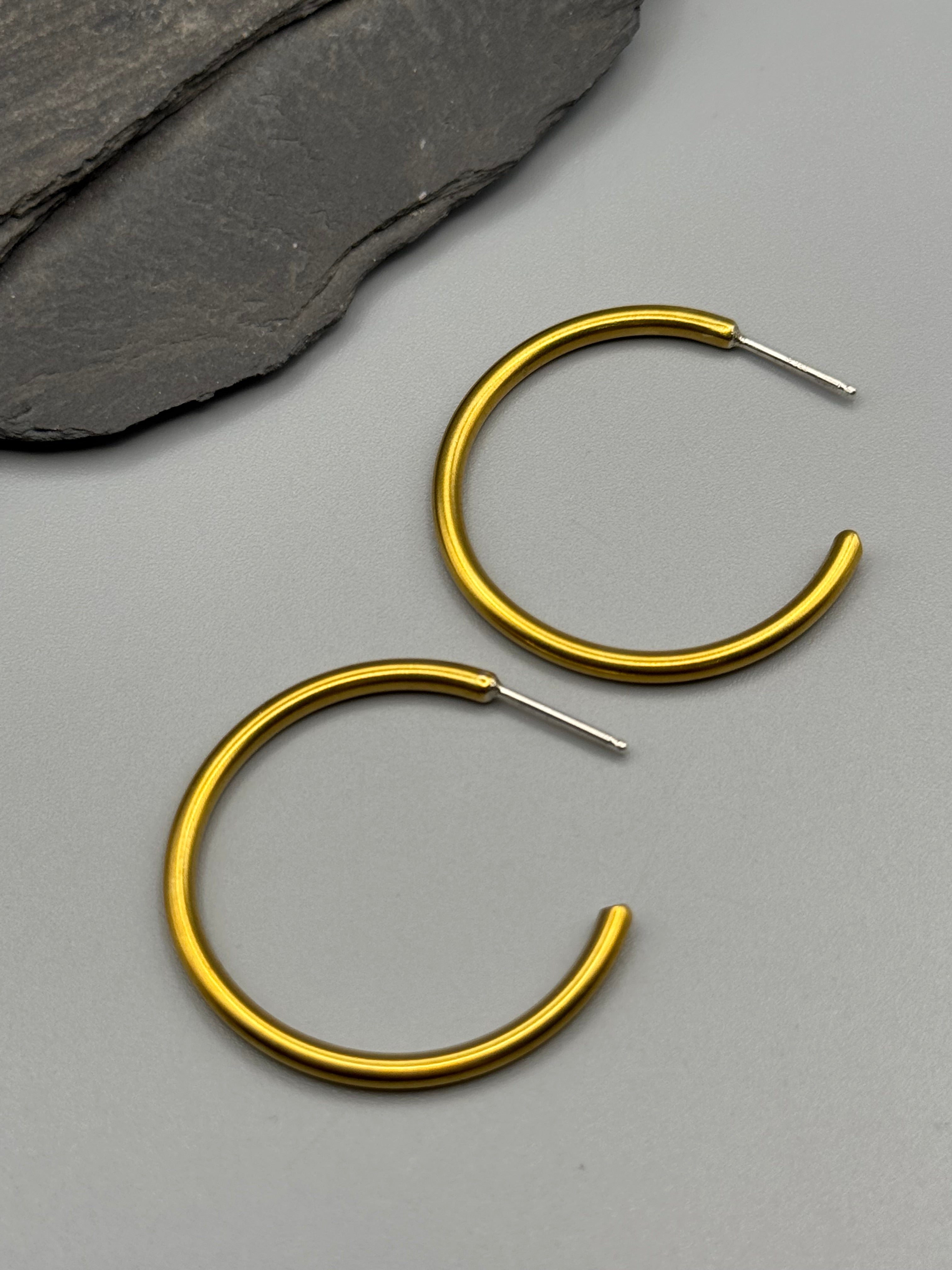 •SIMPLE - MEDIUM• brass hoop earrings