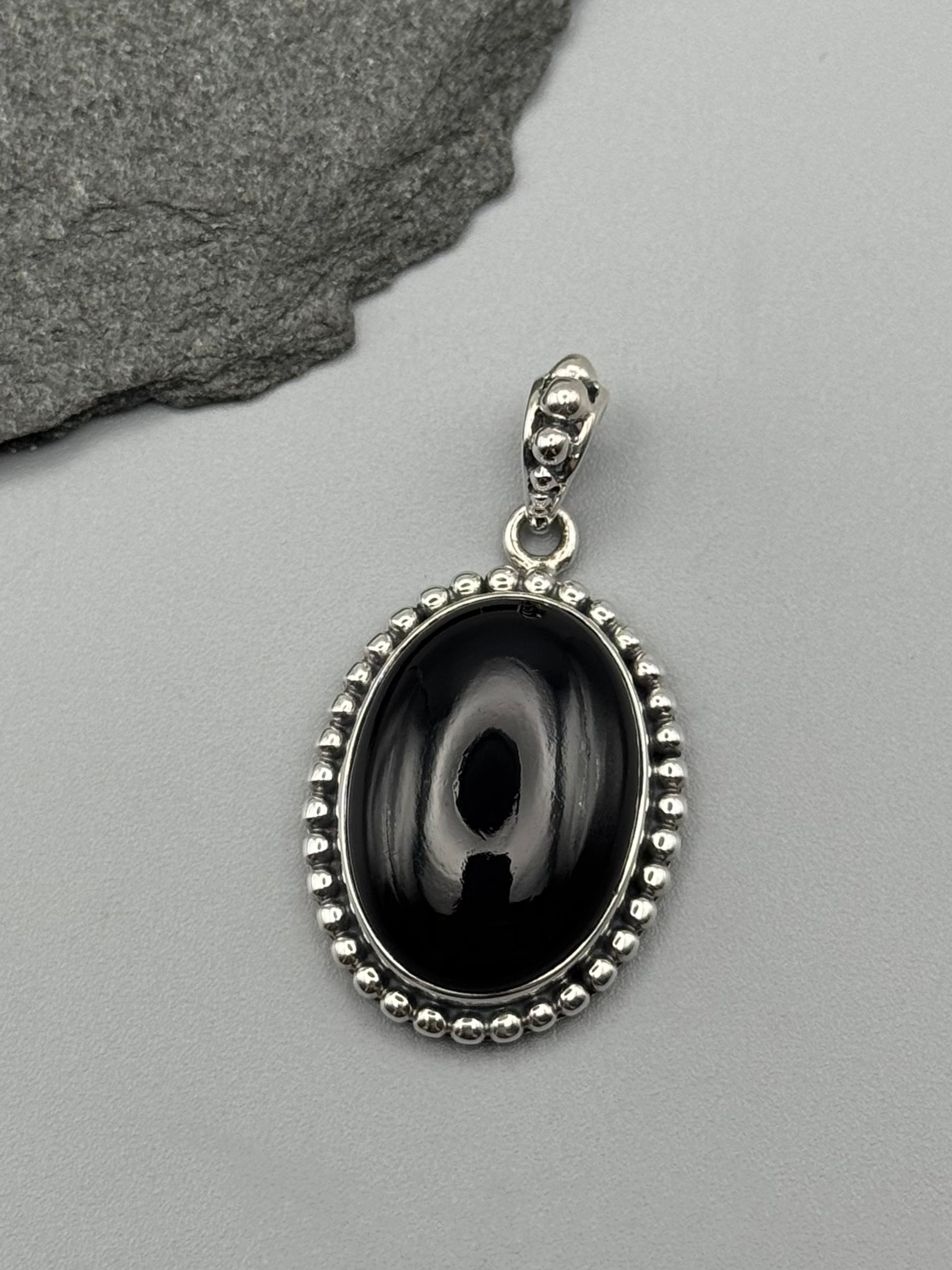 •BLACK ONYX - DOTTED OVAL• sterling silver pendant