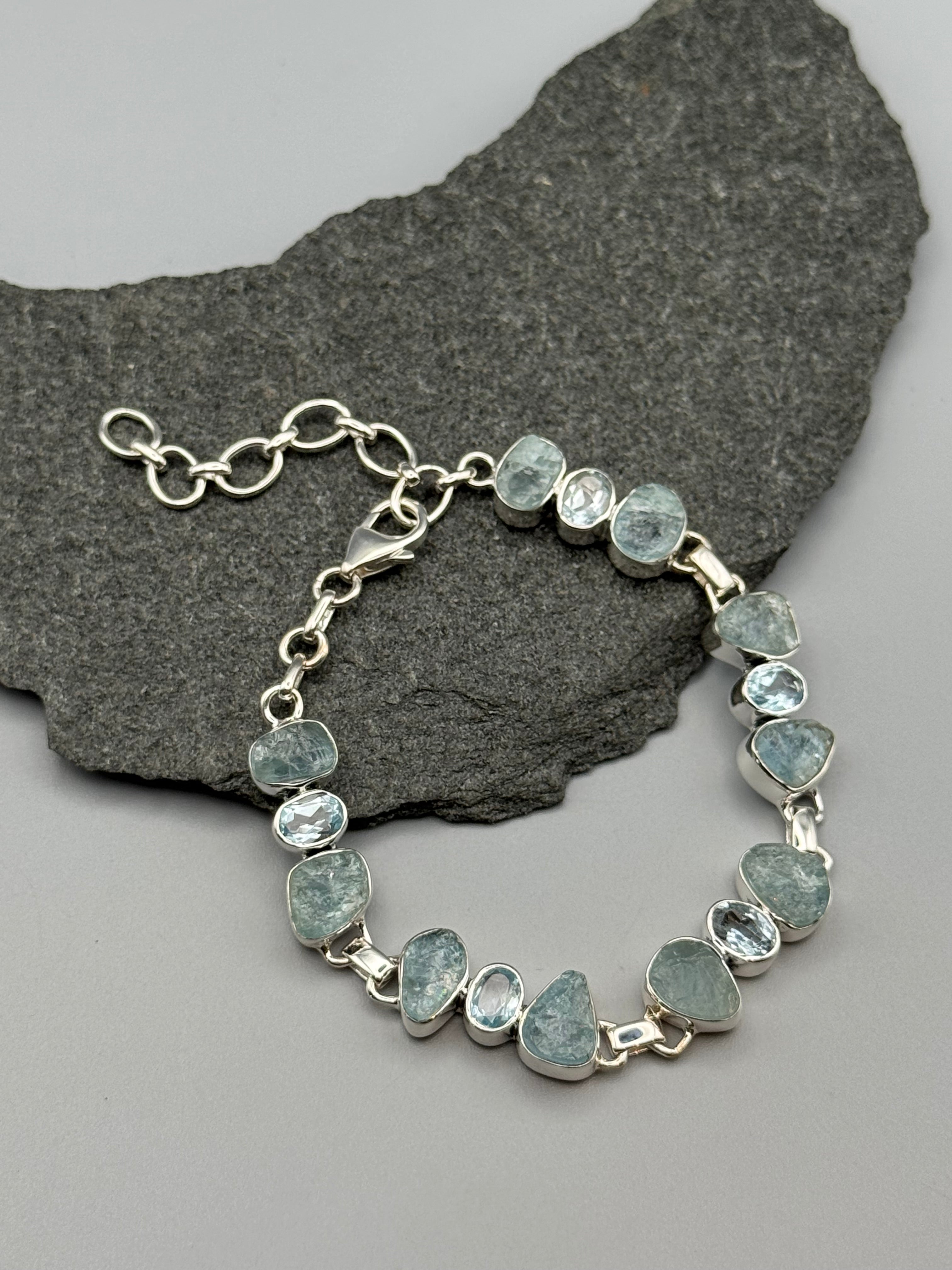 •AQUAMARINE + BLUE TOPAZ - CLUSTER• linked silver bracelet (7.25" - 9")