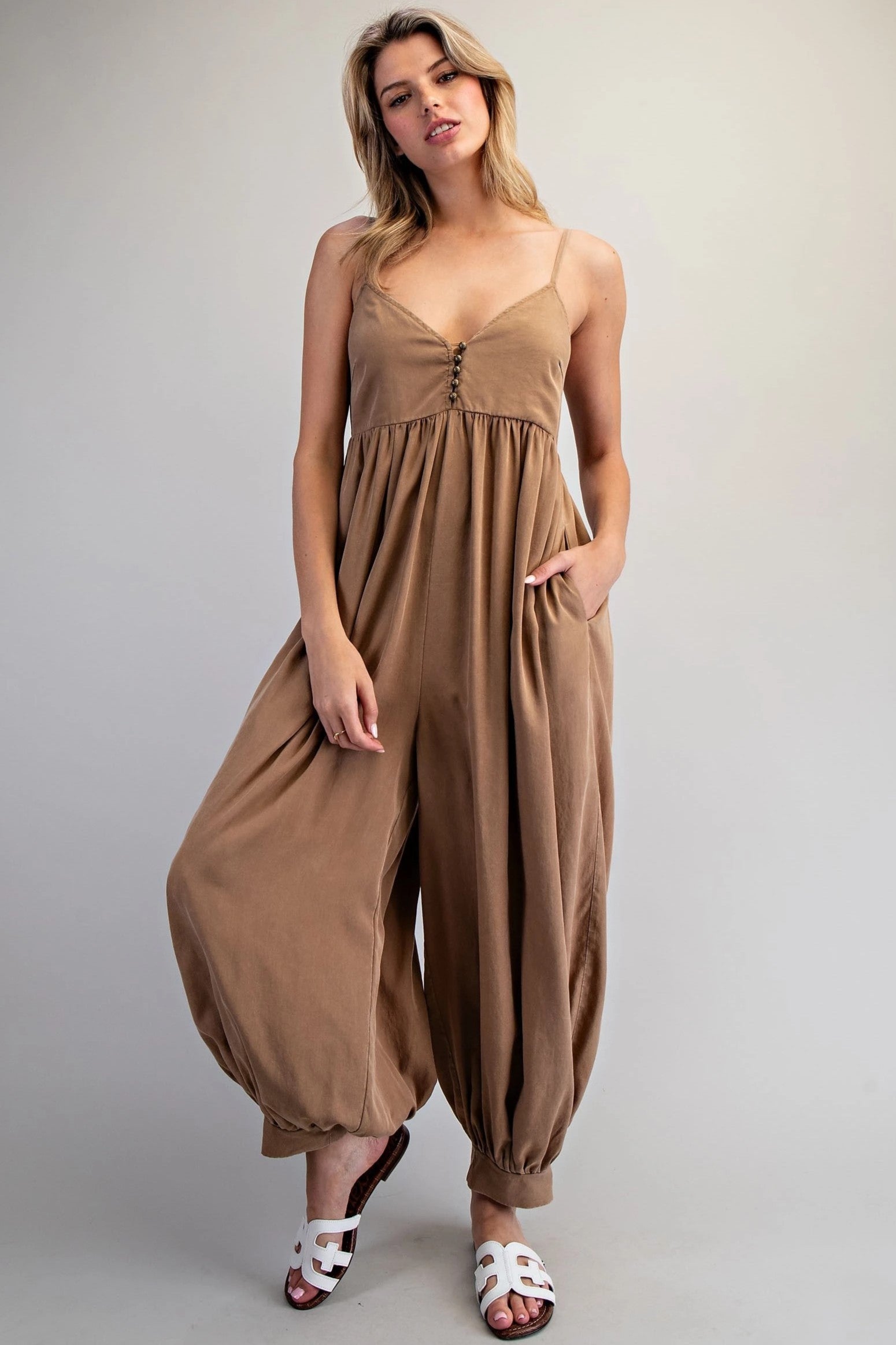 •PEYTON - MOCHA• relaxed fit V-neck jumpsuit