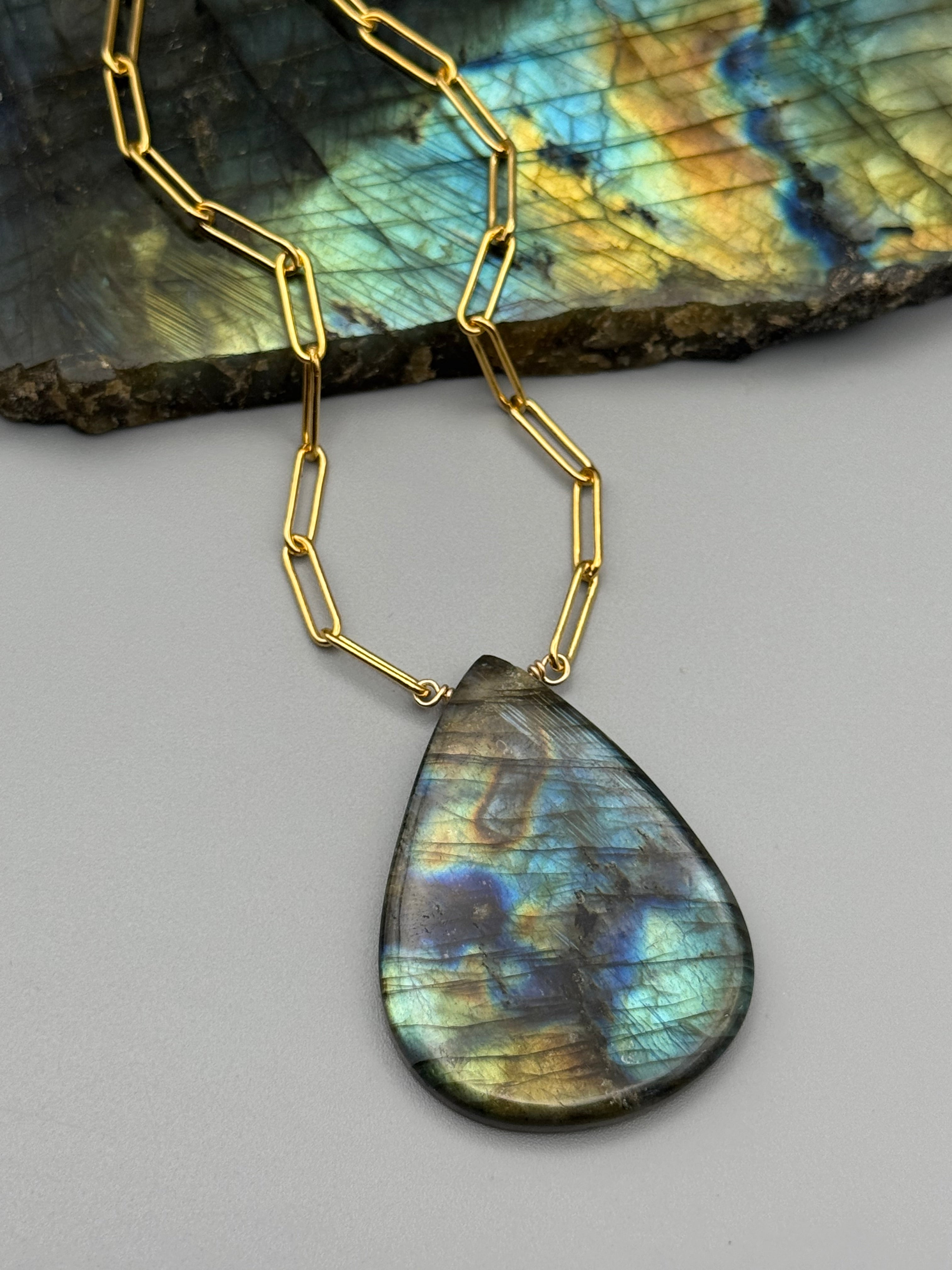 •AEON• labradorite + gold necklace (18"-20" long)