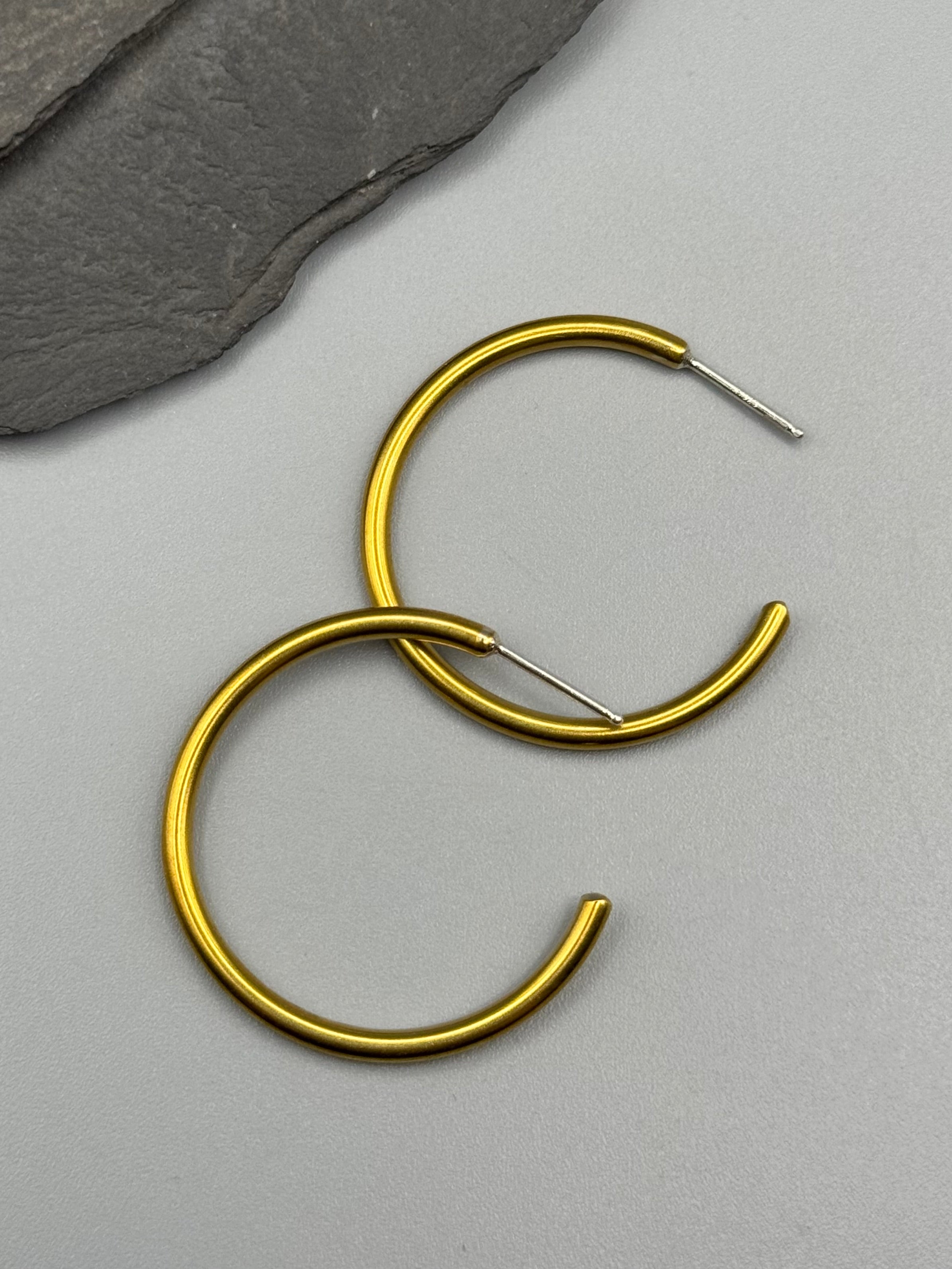 •SIMPLE - MEDIUM• brass hoop earrings