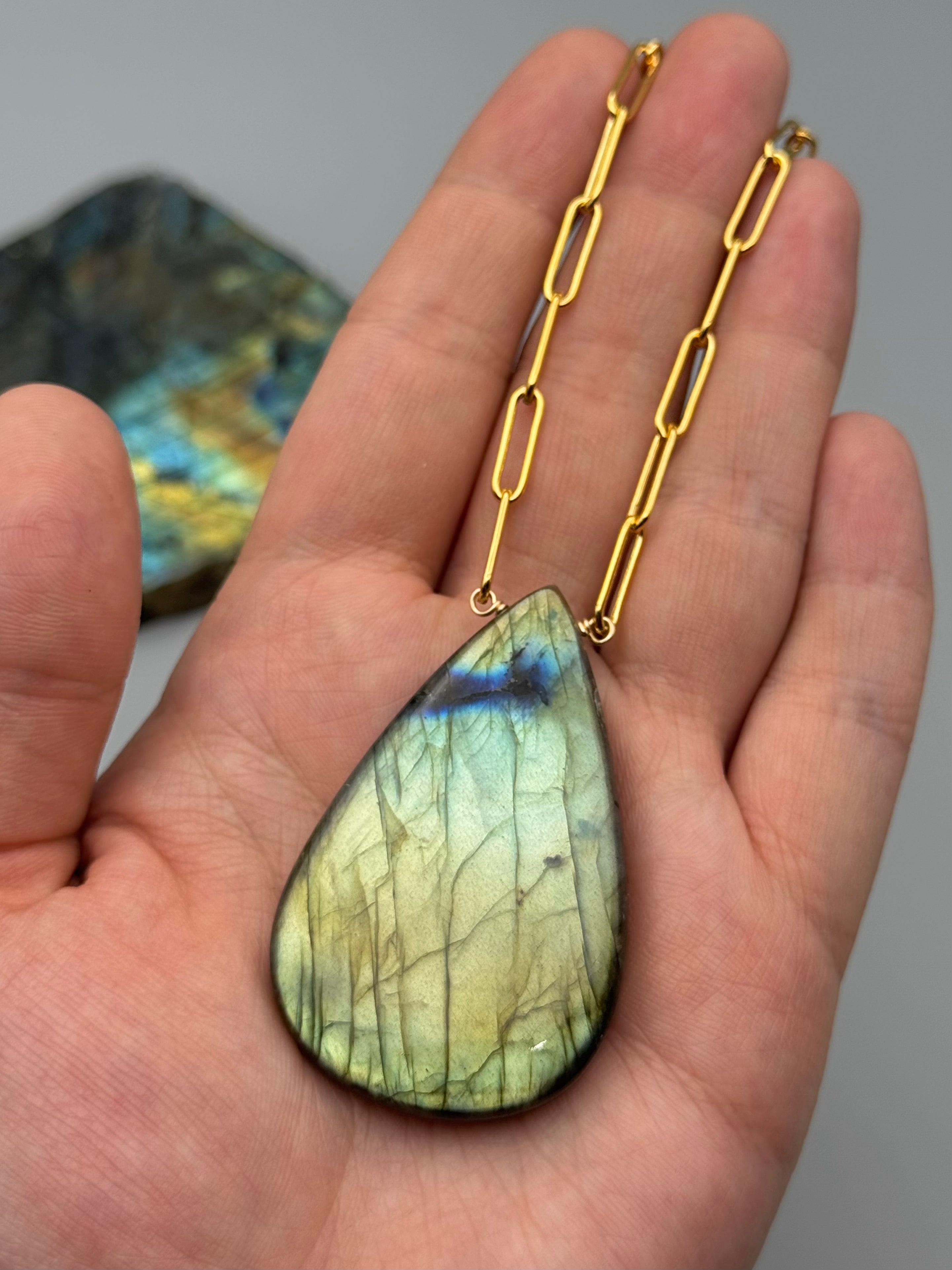•AEON• labradorite + gold necklace (18"-20" long)