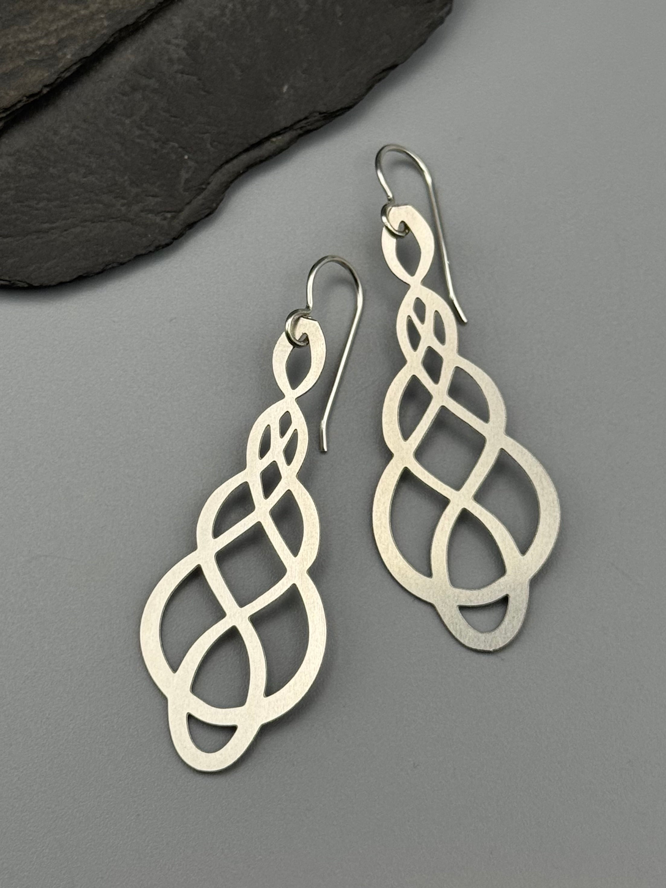 •LOVE KNOT• silver dangle earrings