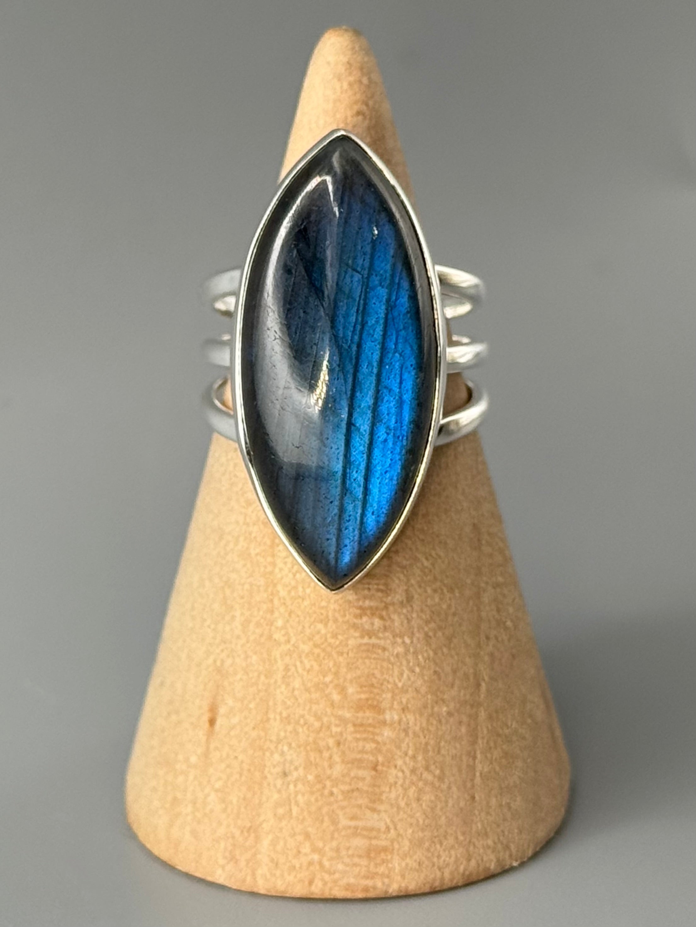 •LABRADORITE - MARQUISE• split band silver ring (size 6)