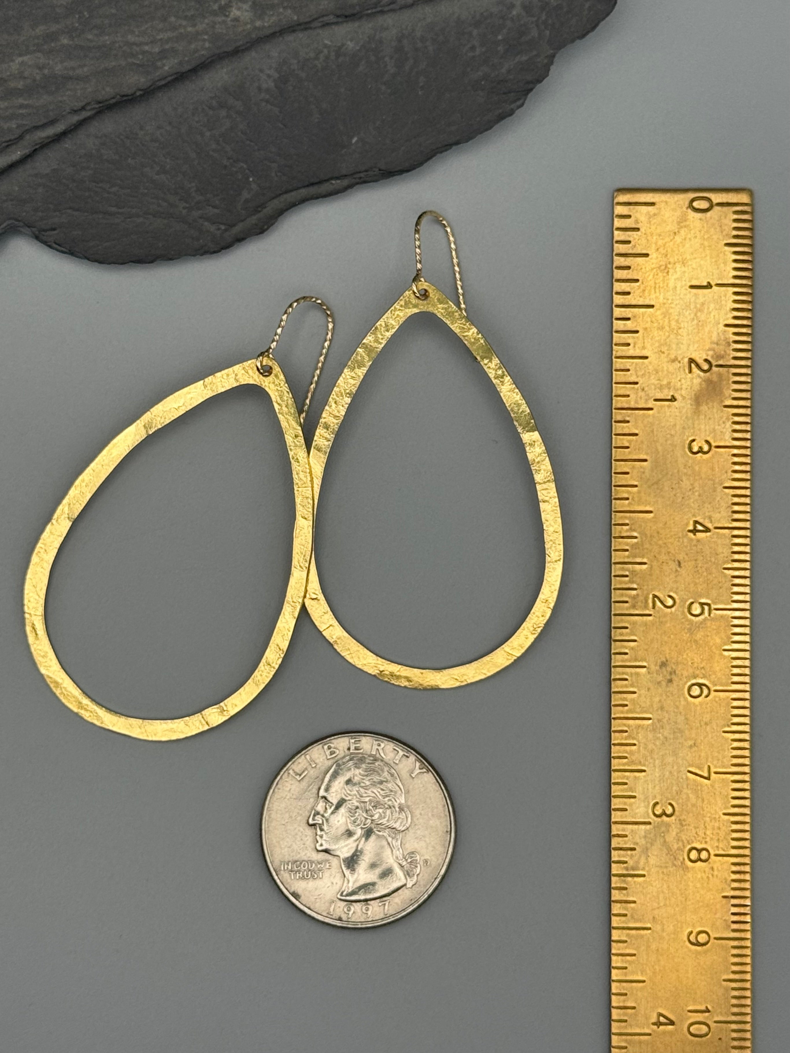 •DRIP DROP• gold dangle earrings