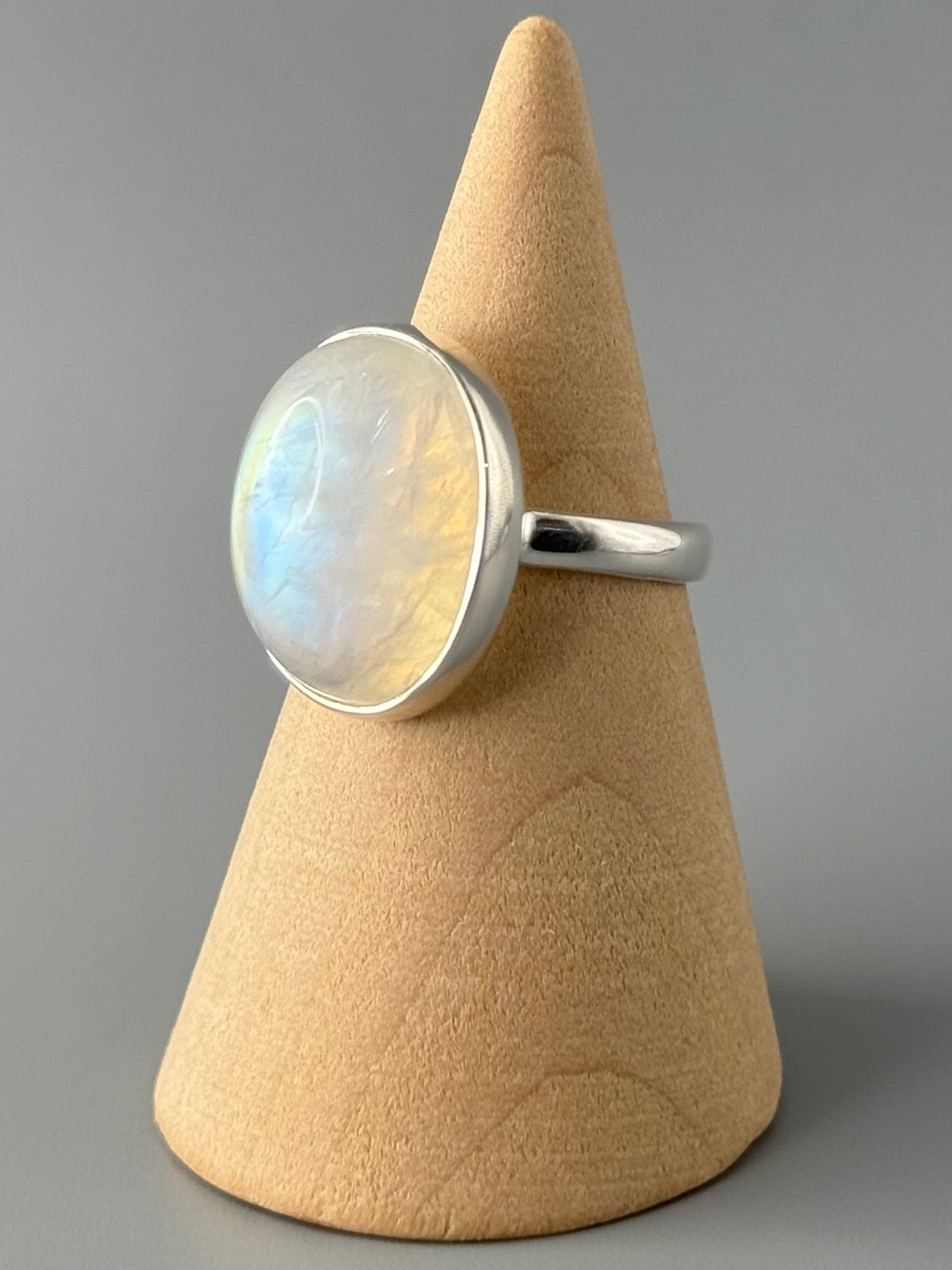 •RAINBOW MOONSTONE - OVAL• simple bezel silver ring (size 6)