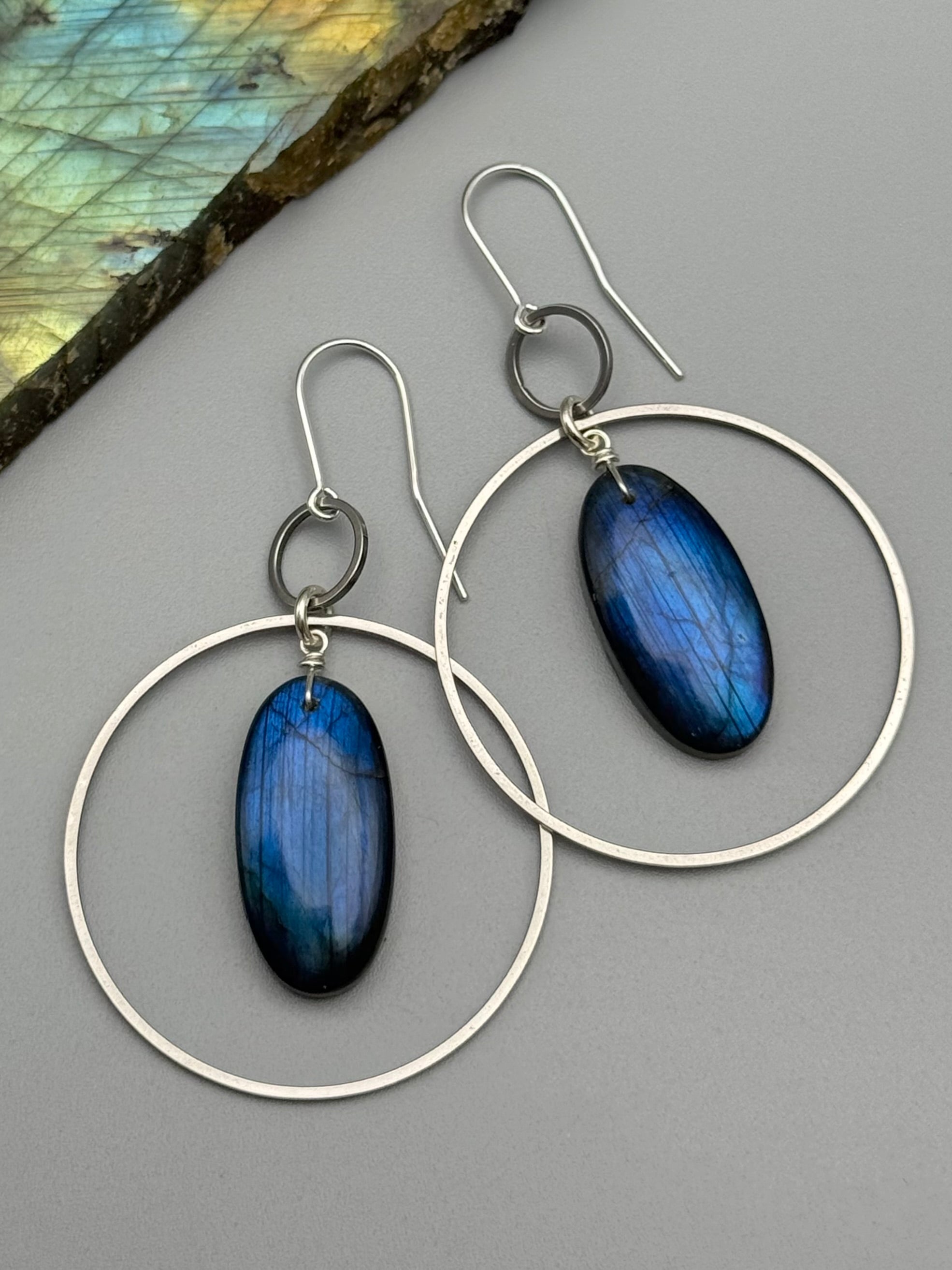 •EQUA-LUNA• labradorite oval + silver earrings
