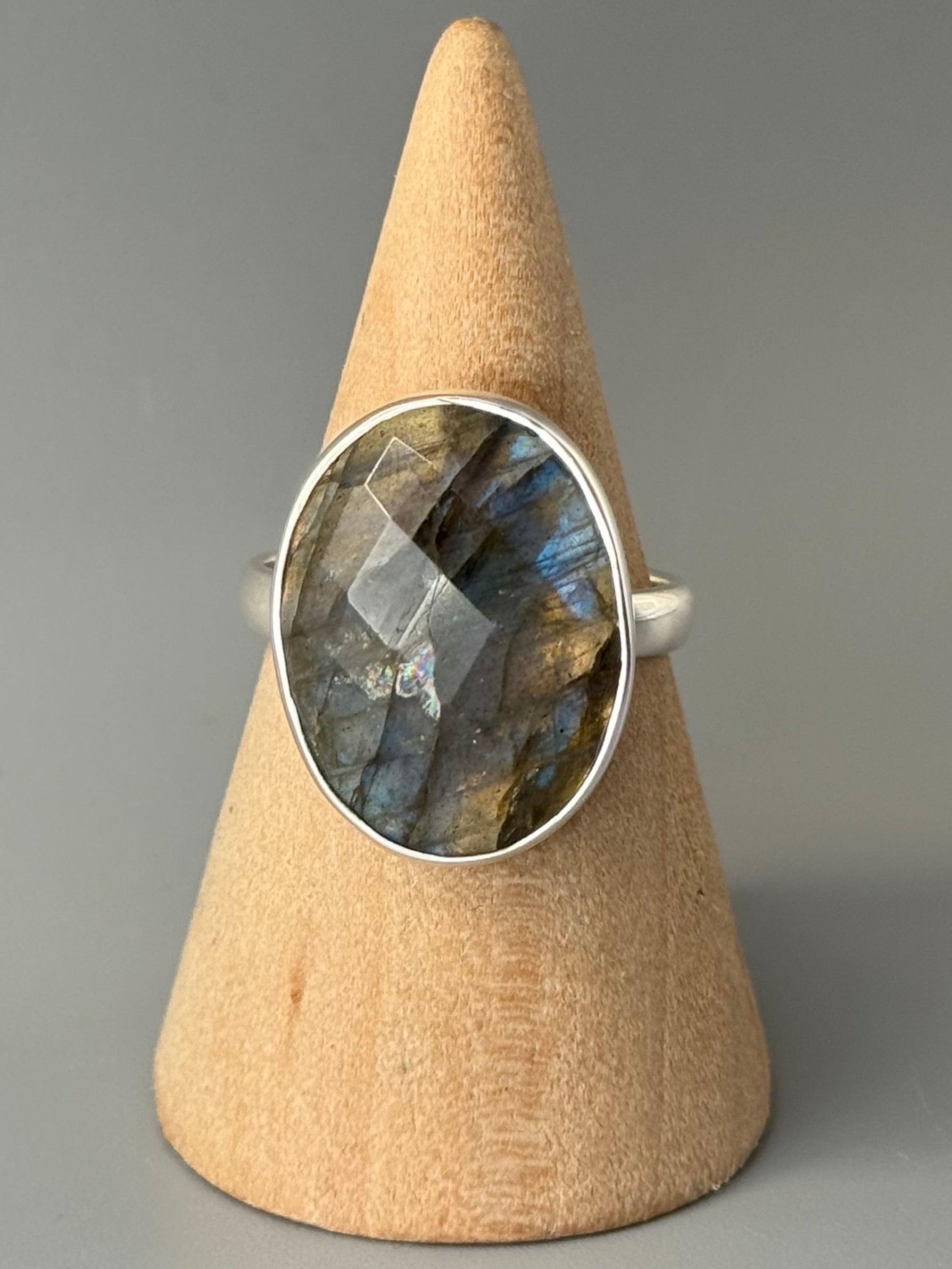 •LABRADORITE - FACETED OVAL• sterling silver ring (size 9)