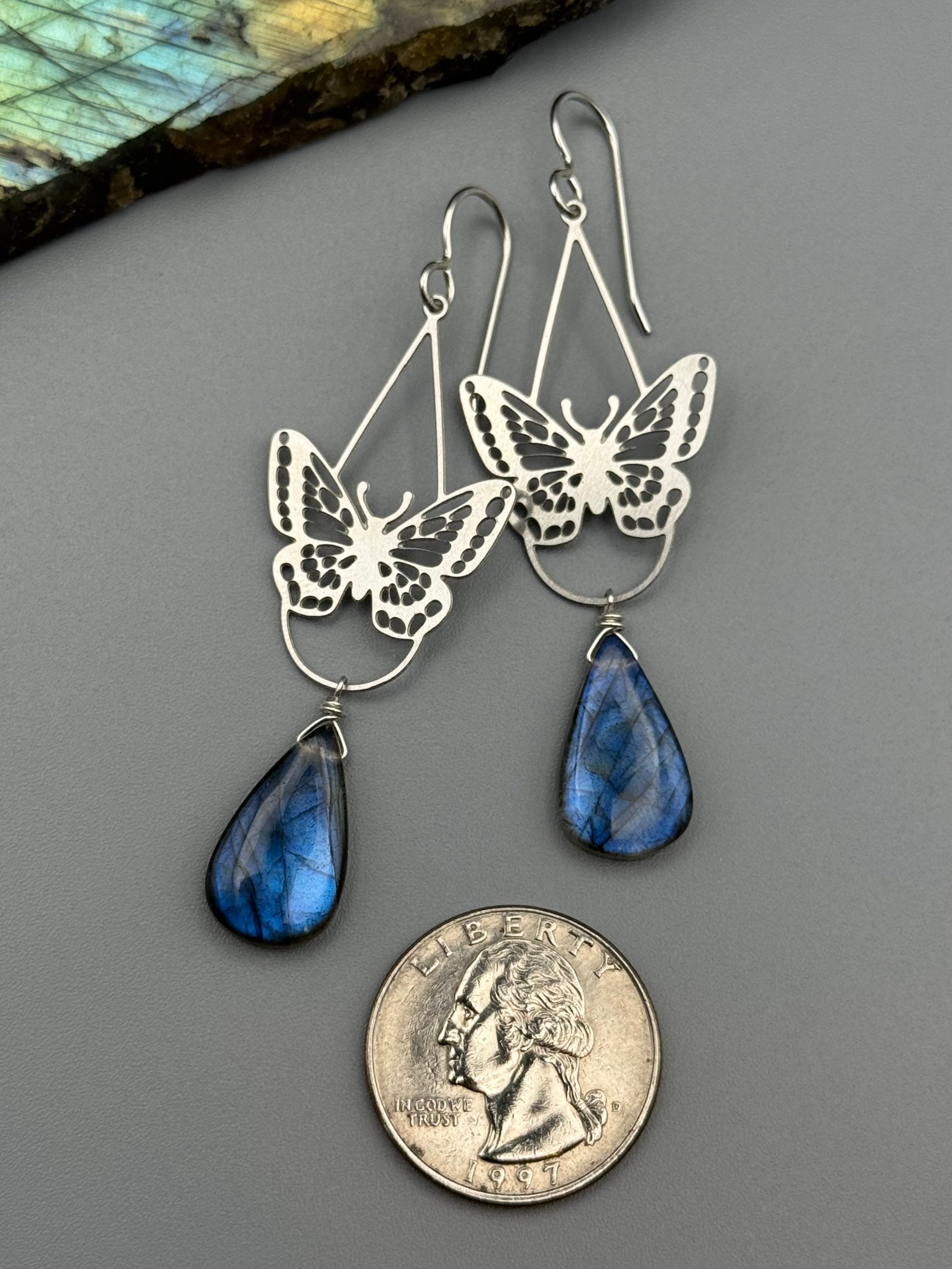 •MARIPOSA• labradorite tear + silver earrings