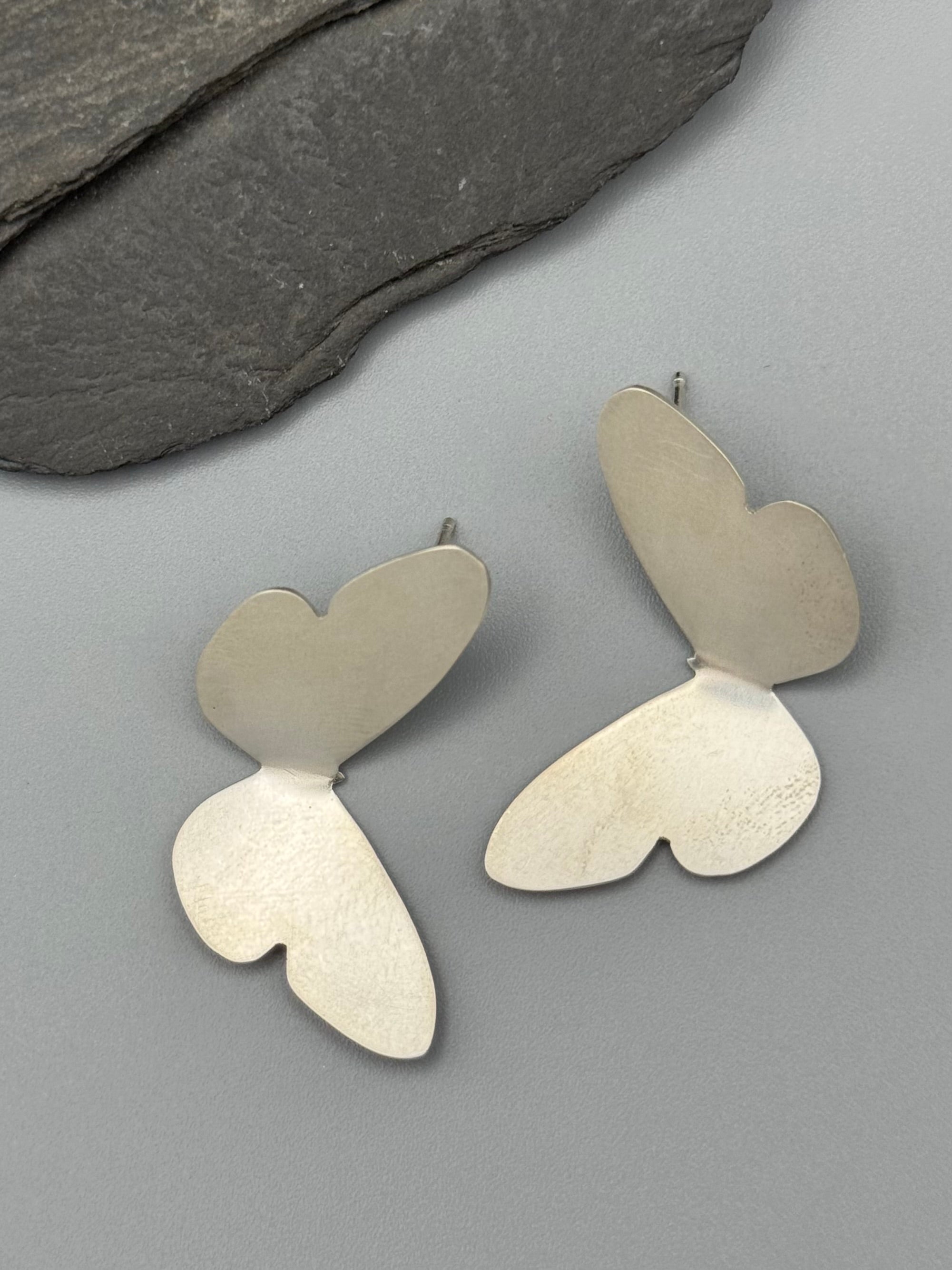 •LARGE FLUTTER• silver stud earrings