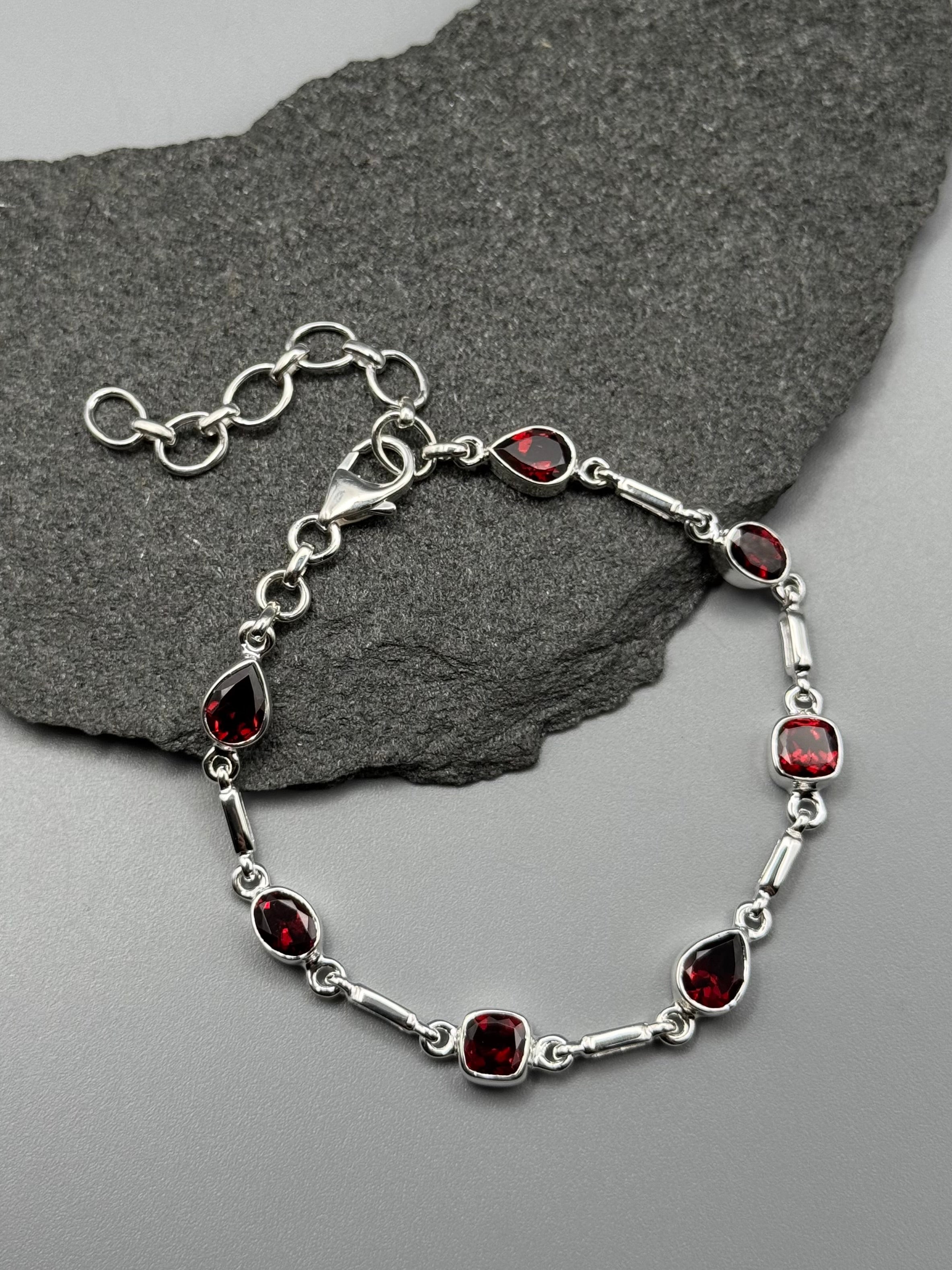 •LIL' GARNET - GEO MIX• linked silver bracelet (7.25" - 9")