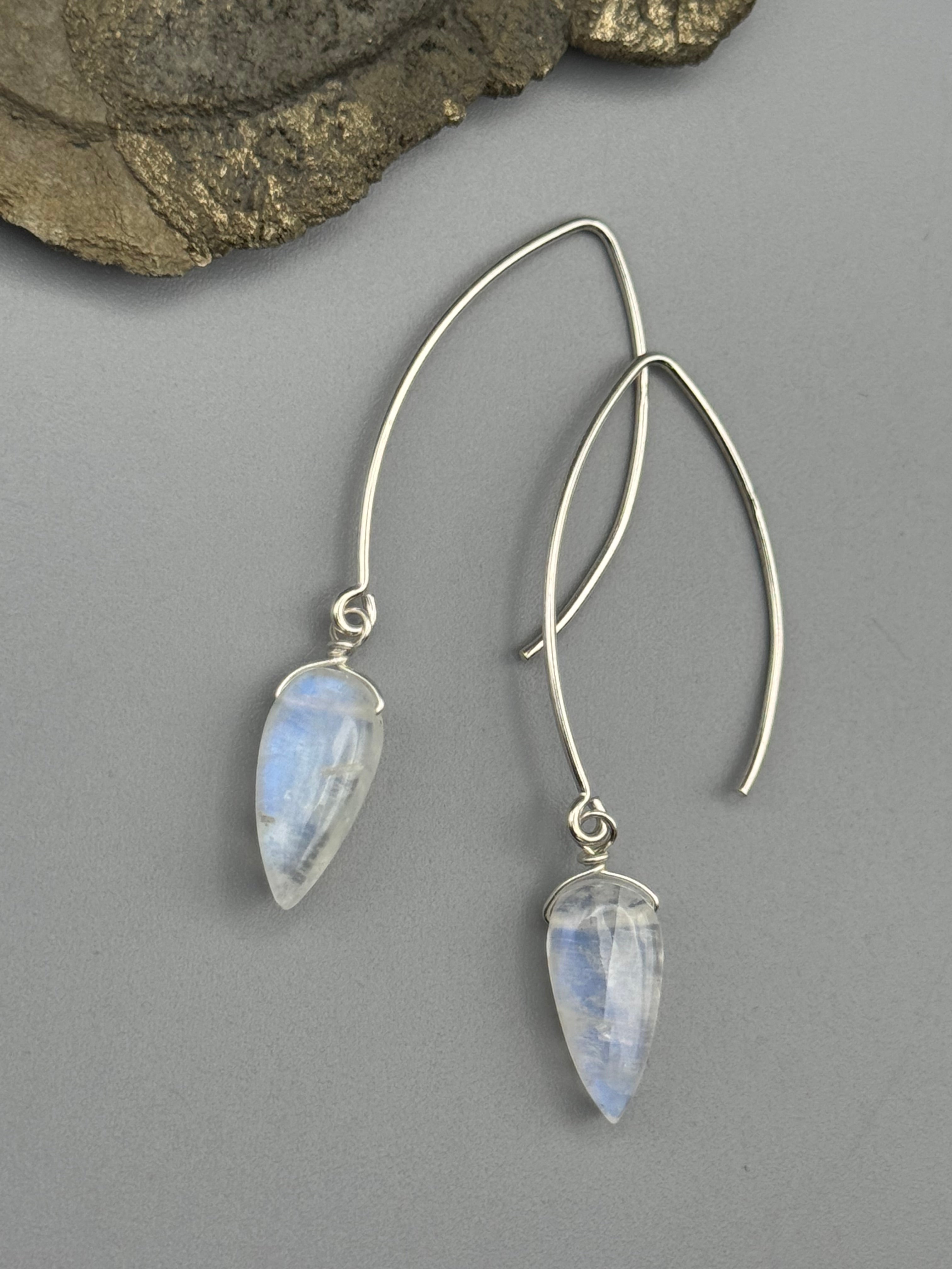 •STRAY• rainbow moonstone spear tear + silver earrings
