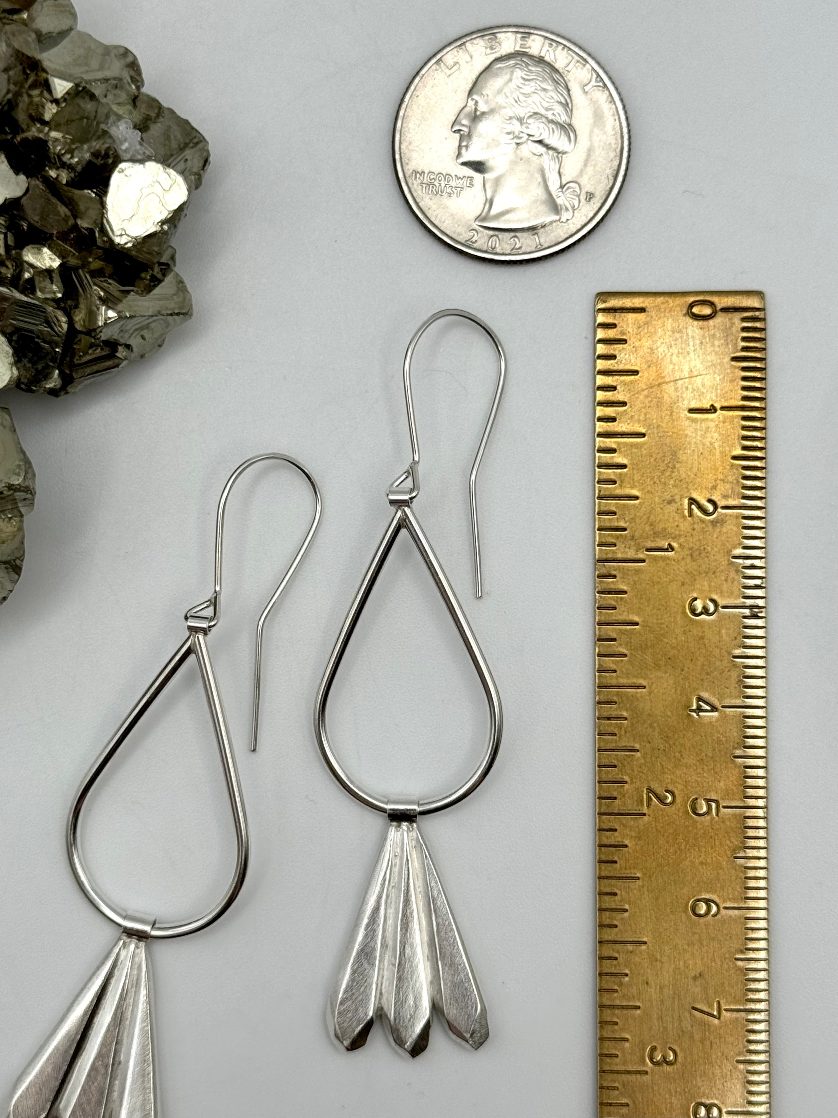 •DAGGER FAN• silver dangle earrings