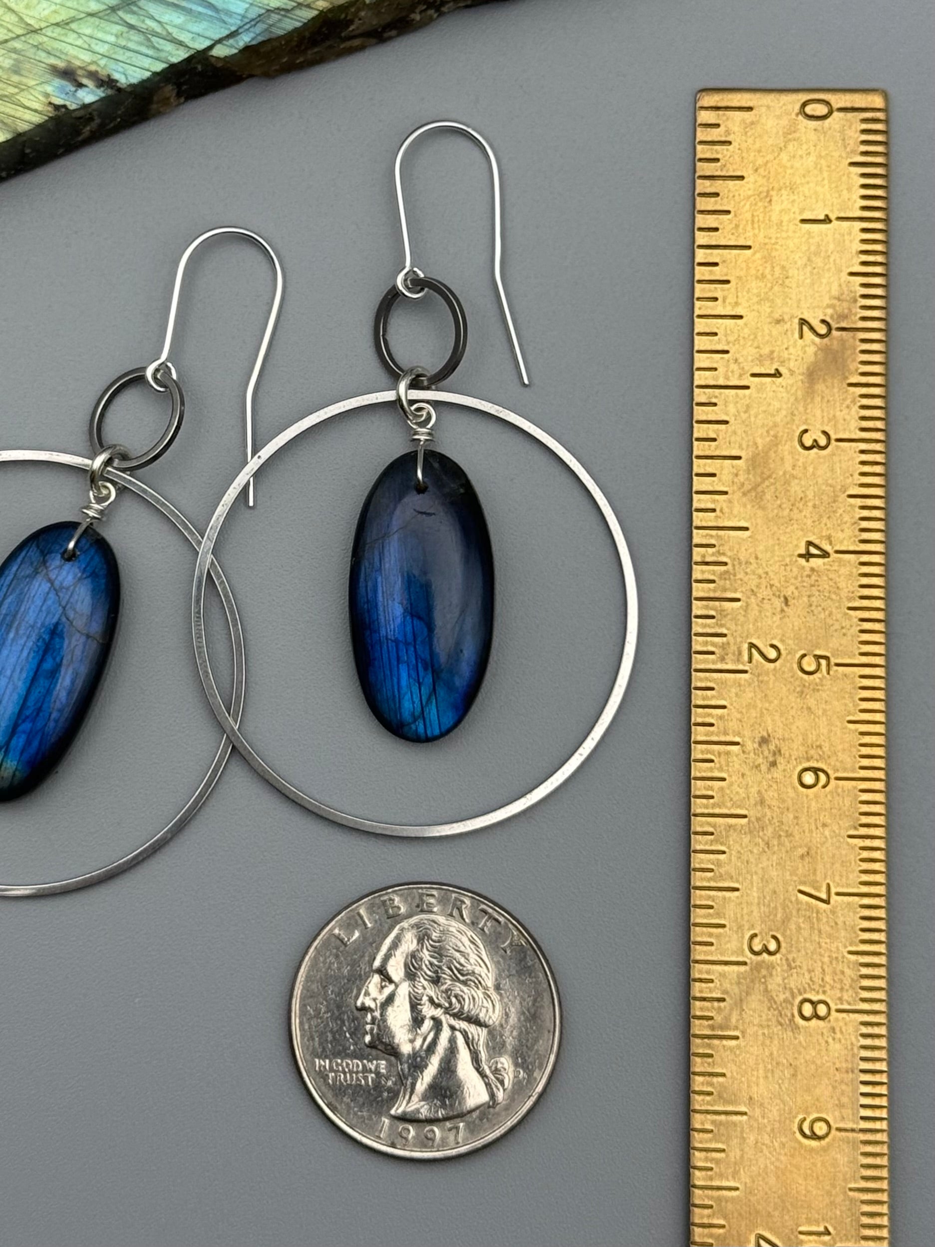 •EQUA-LUNA• labradorite oval + silver earrings