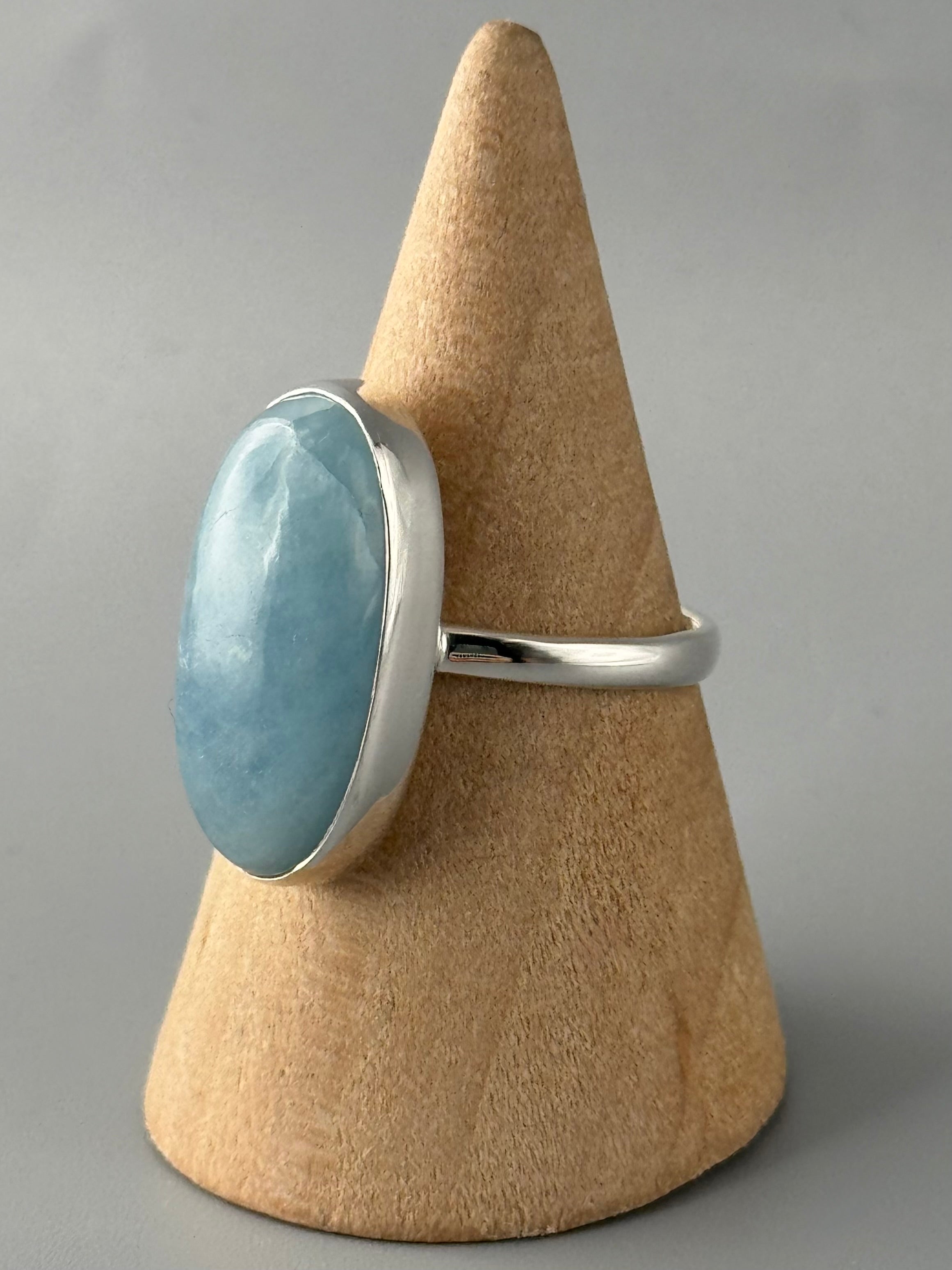 •AQUAMARINE - ELONGATED OVAL• sterling silver ring (size 9)