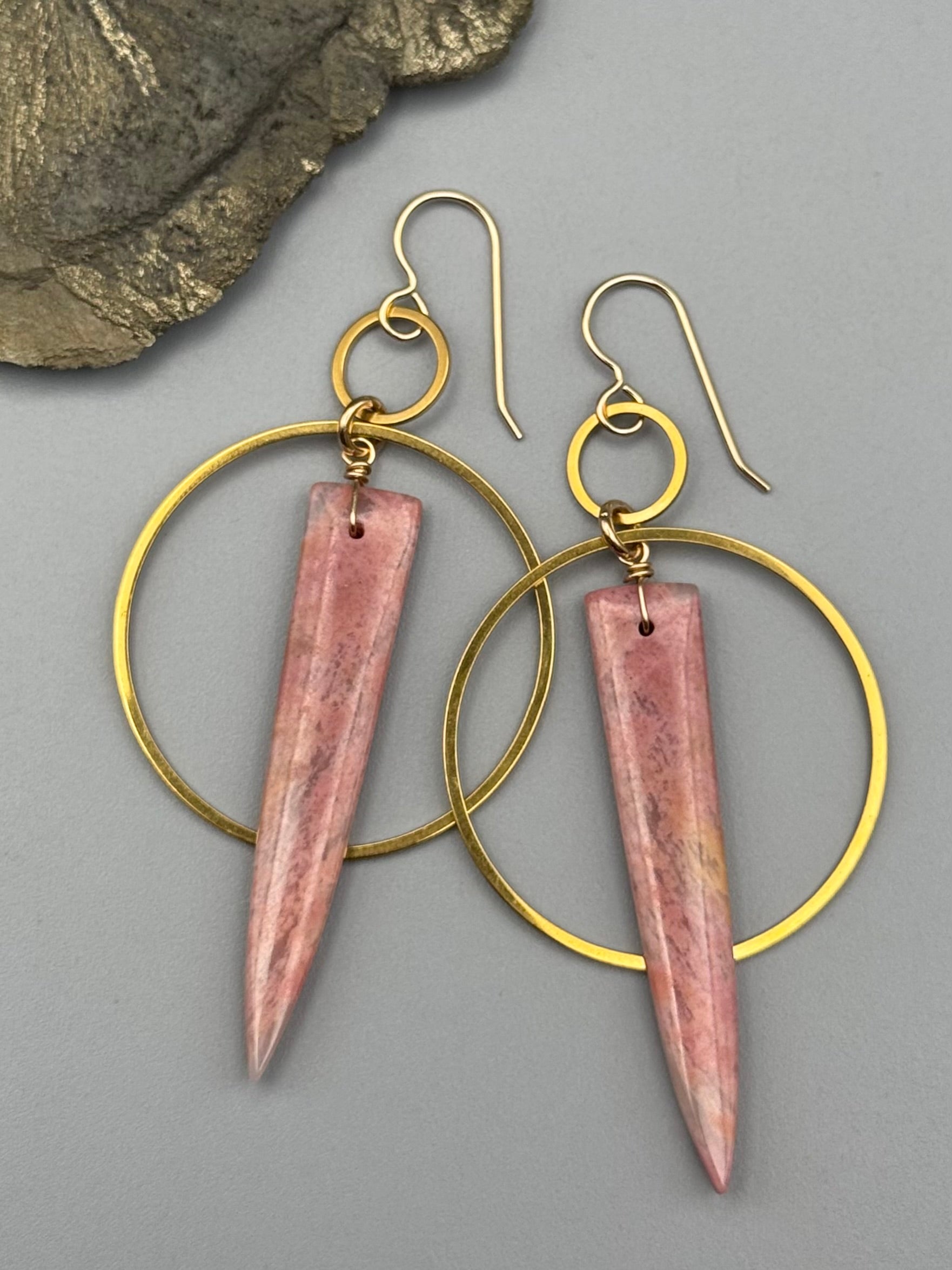 •EQUA-ORBIT• rhodonite in quartz + gold earrings