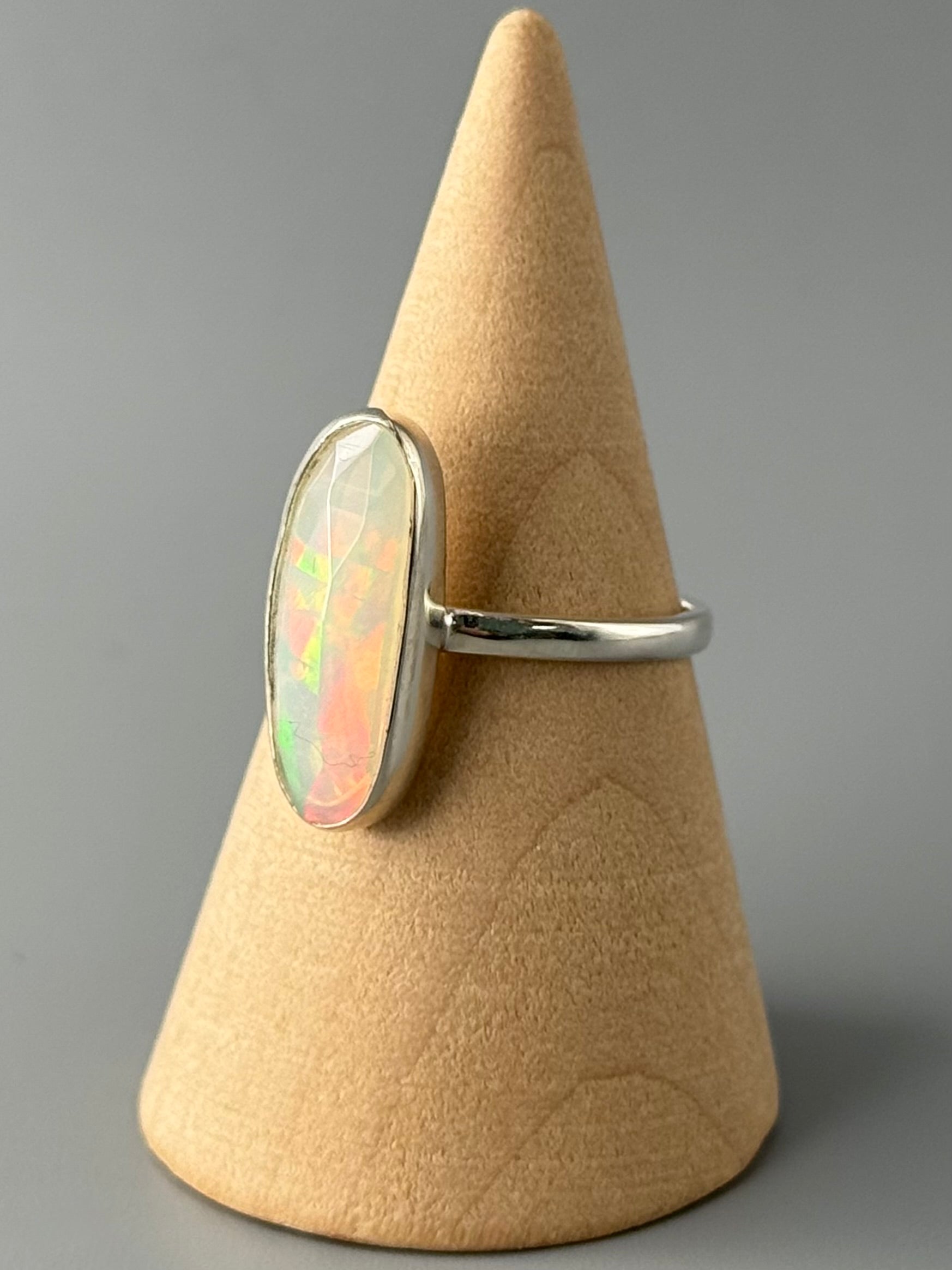 •FACETED ETHIOPIAN OPAL - STACKABLE OVAL• silver ring (size 8)