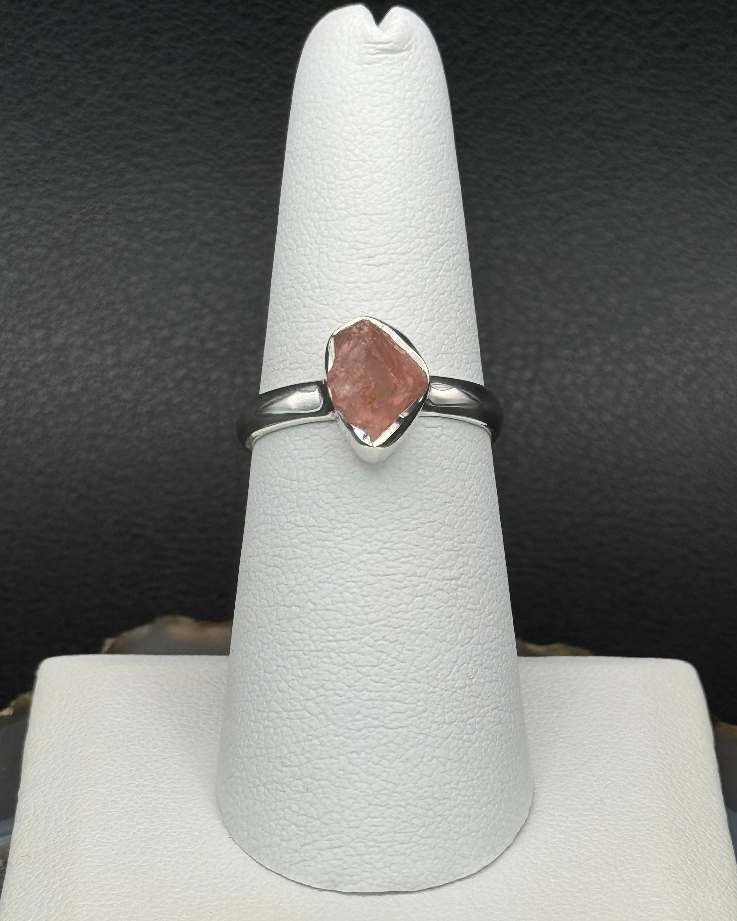 •ROSE QUARTZ - LIL' FREEFORM• silver ring (various sizes)