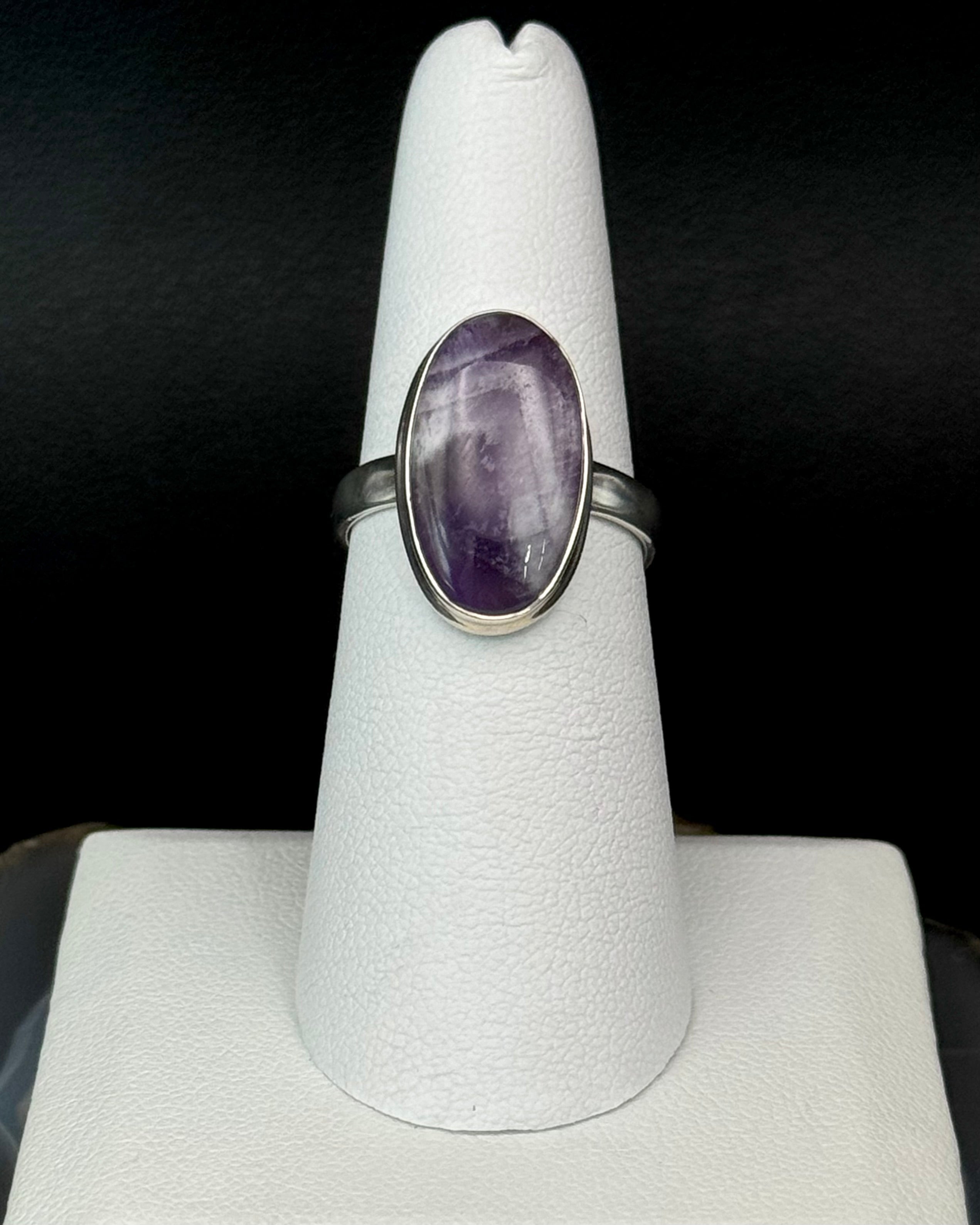•CHEVRON AMETHYST - LARGE OVAL• silver ring (size 7)