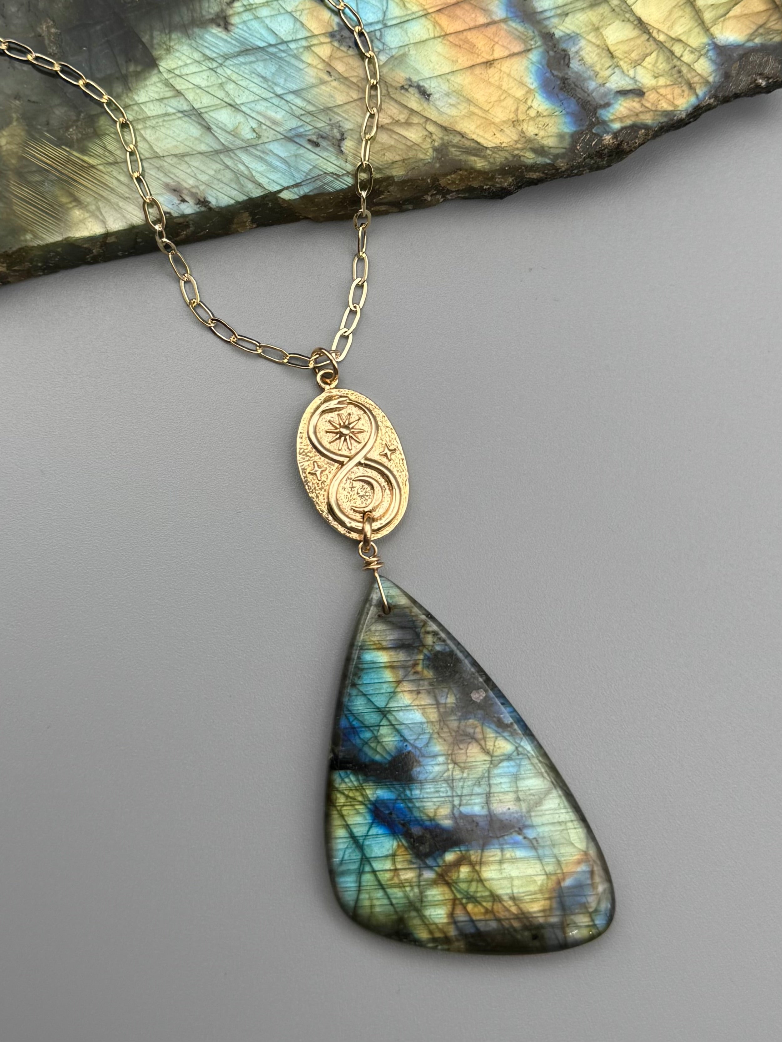 •NĀGA• labradorite + gold necklace (17"-19" long)
