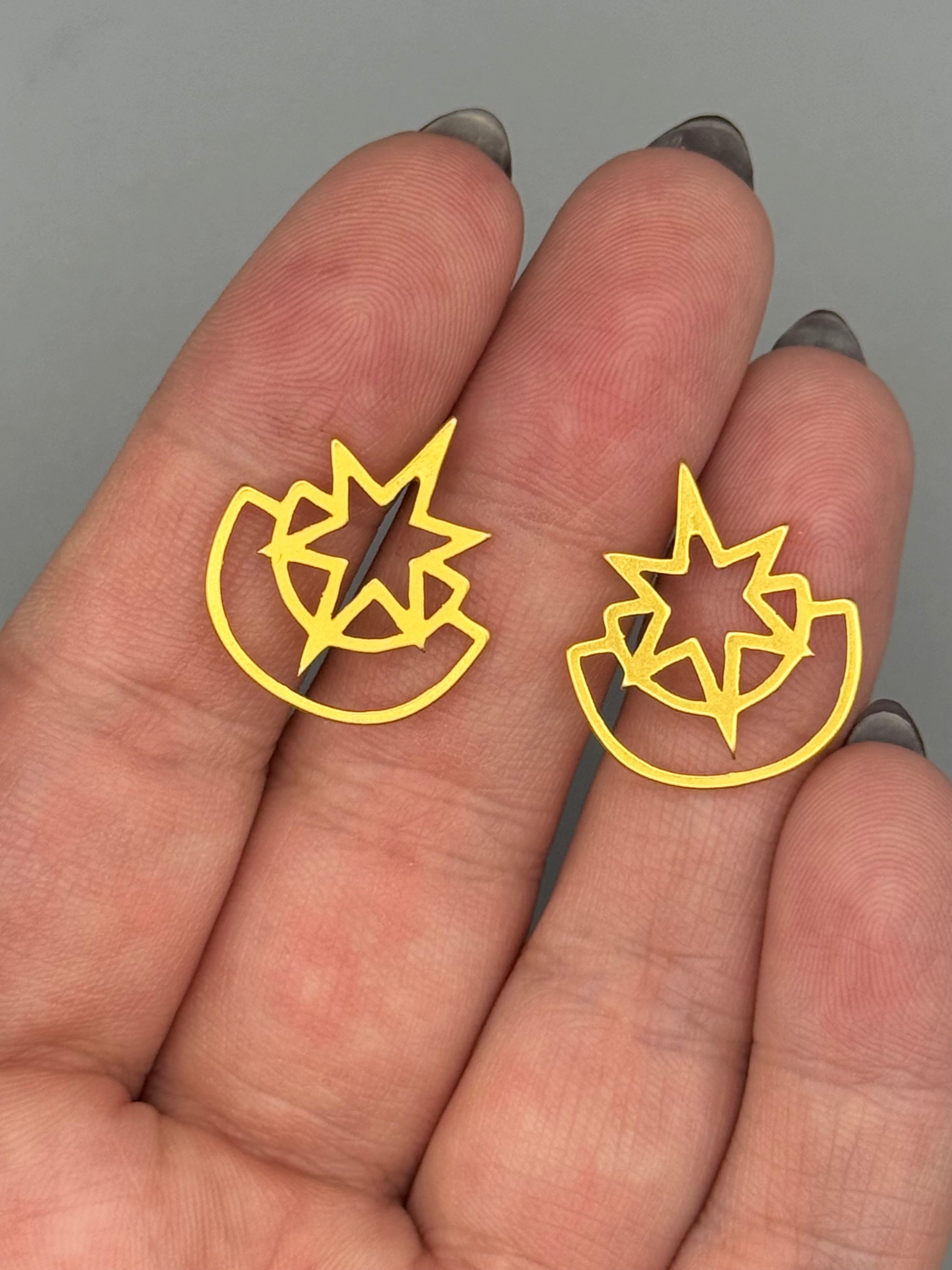 •STAR• gold stud earrings