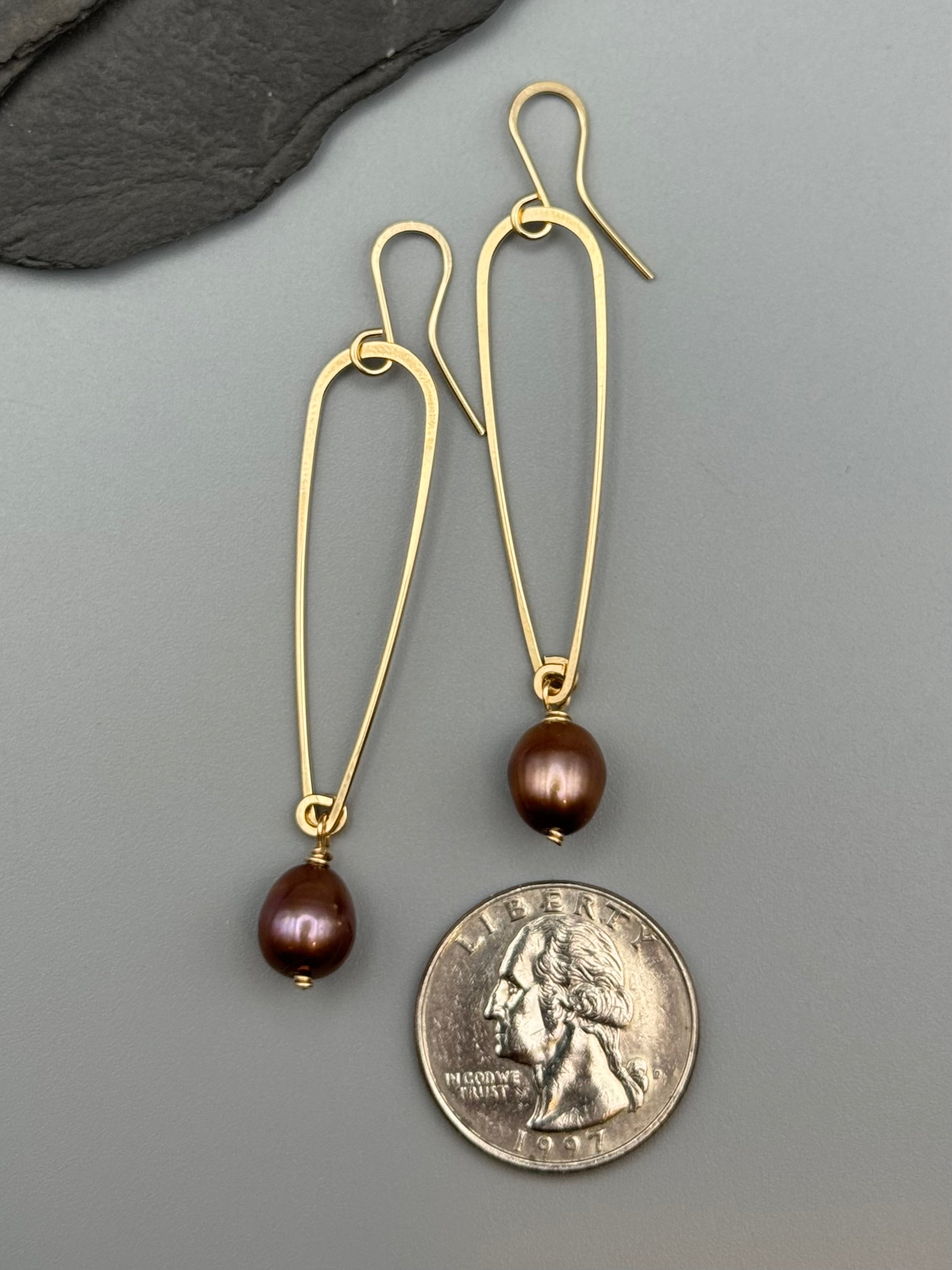 •SPEAR TEAR• champagne pearl + gold dangle earrings