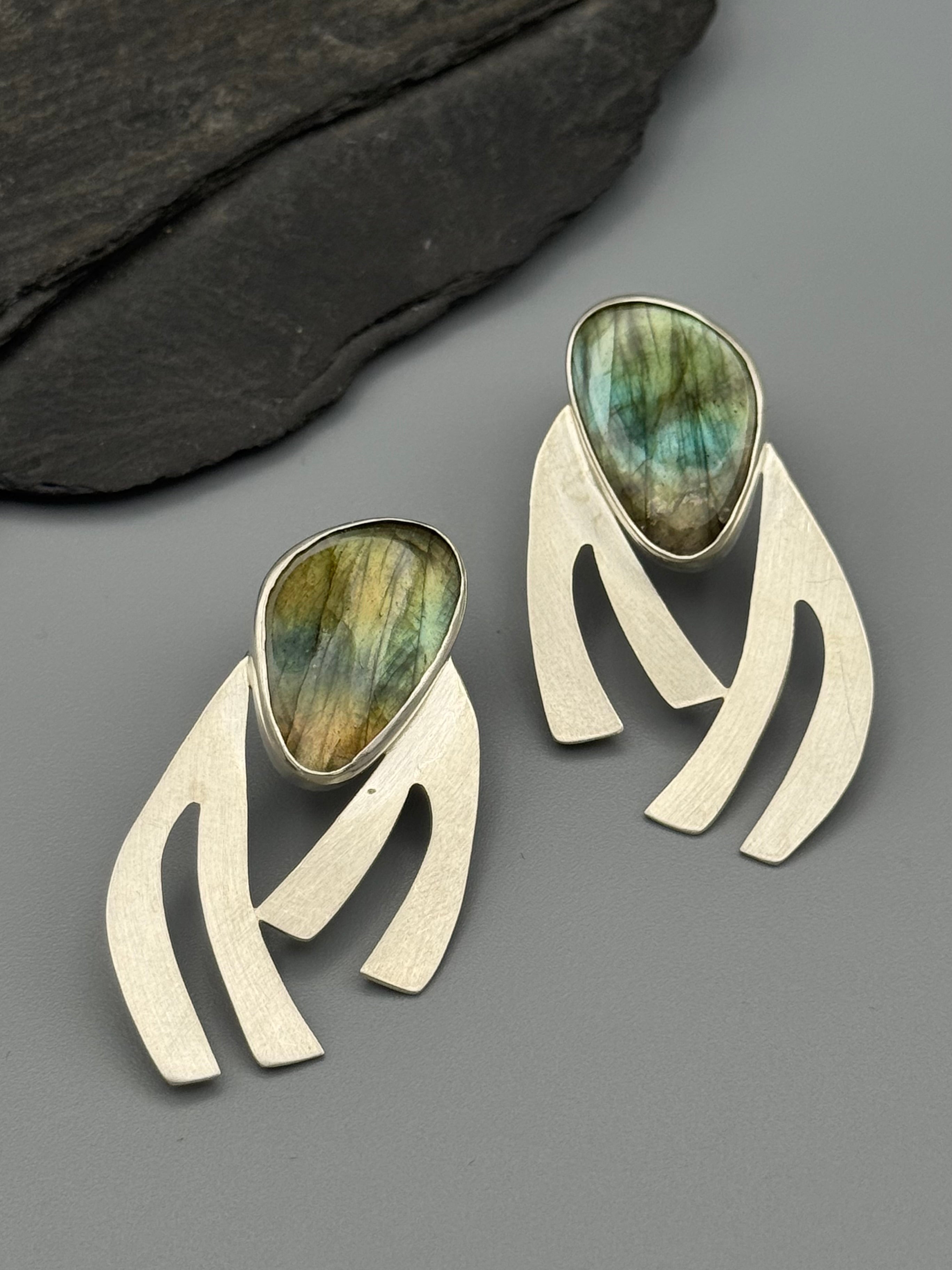 •DECO WINGS• labradorite + silver post earrings