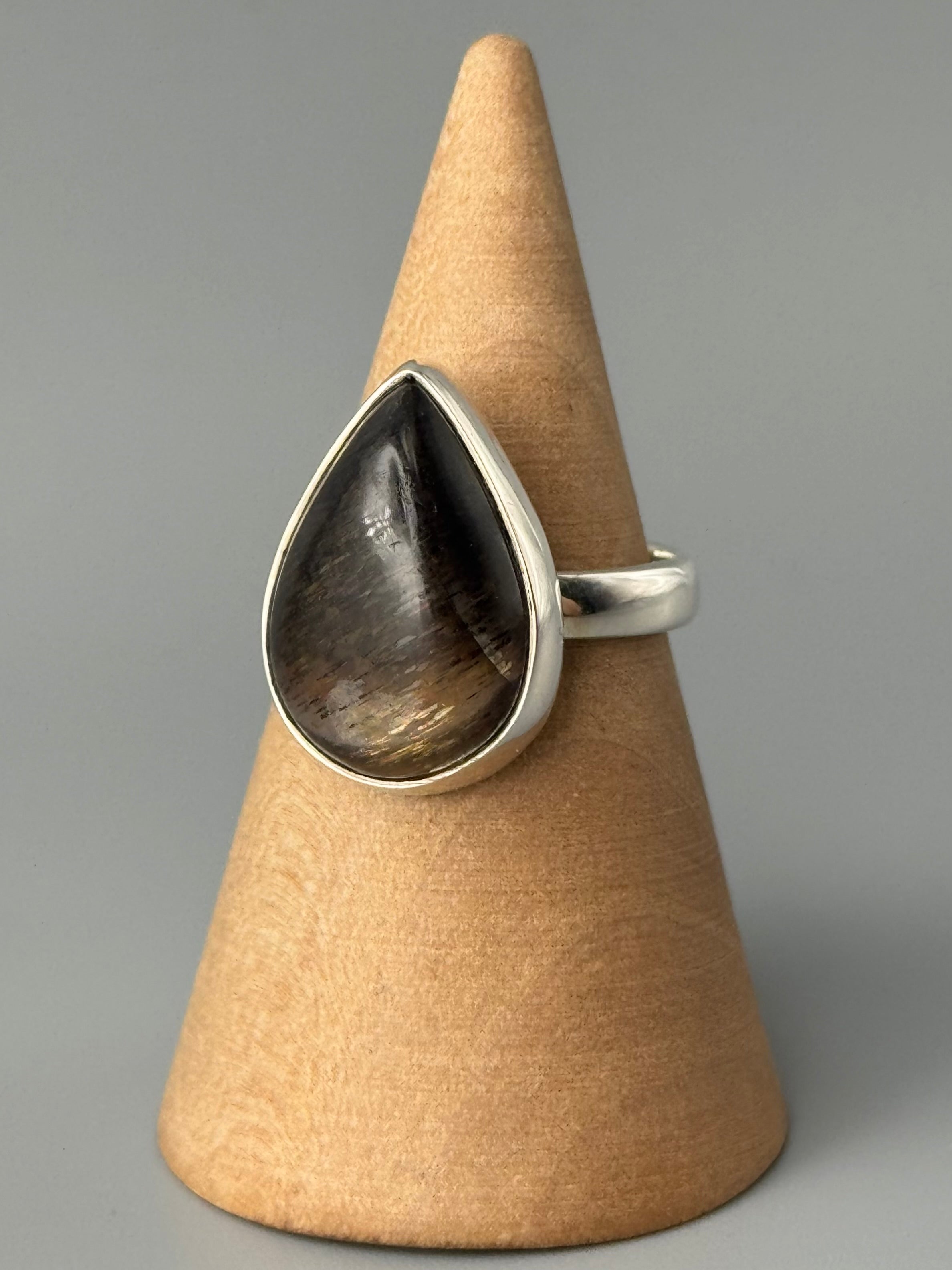 •SUN/MOONSTONE - TEAR• simple bezel silver ring (size 7)