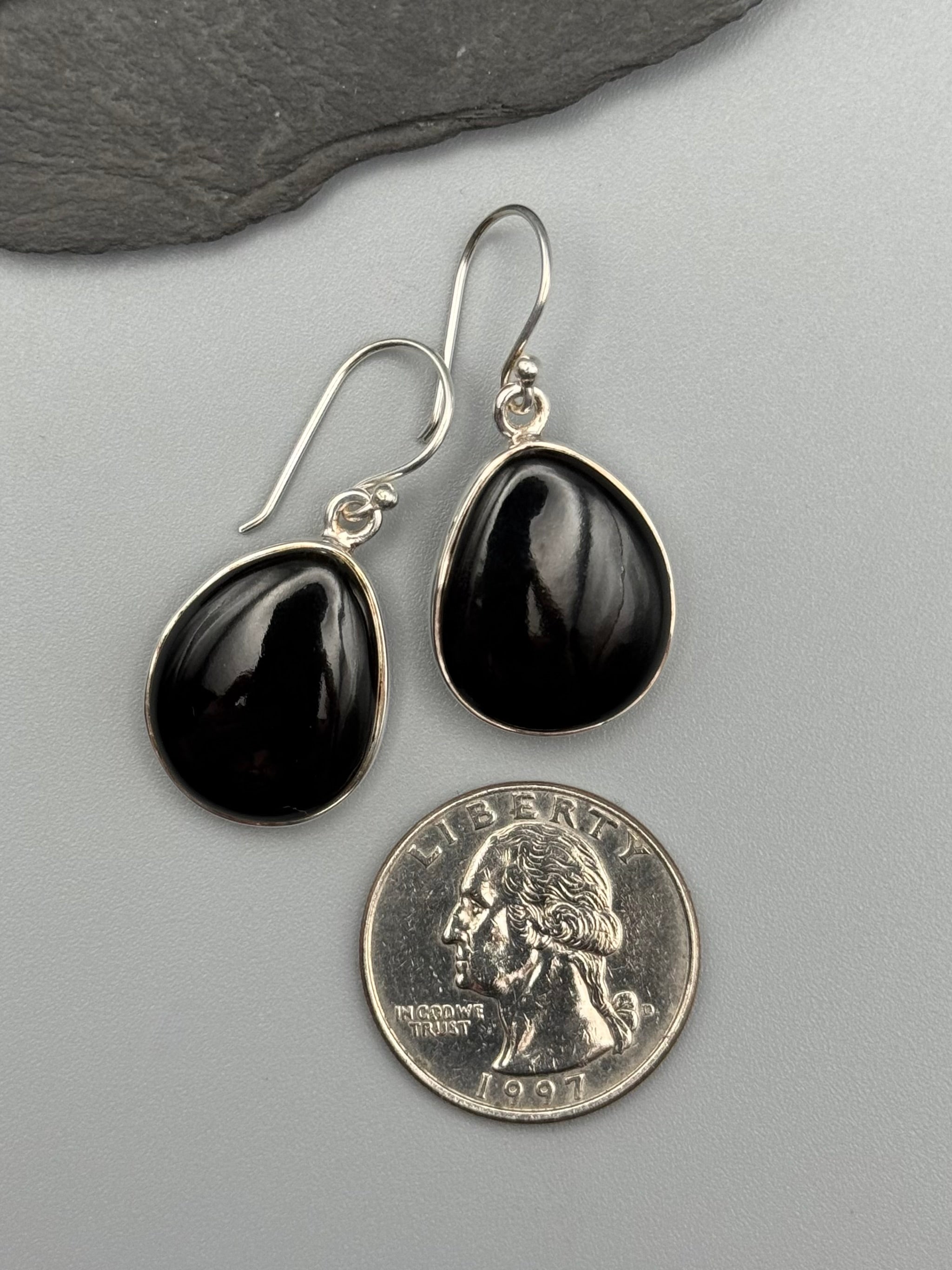 •SIMPLE FREEFORM• onyx + silver dangle earrings