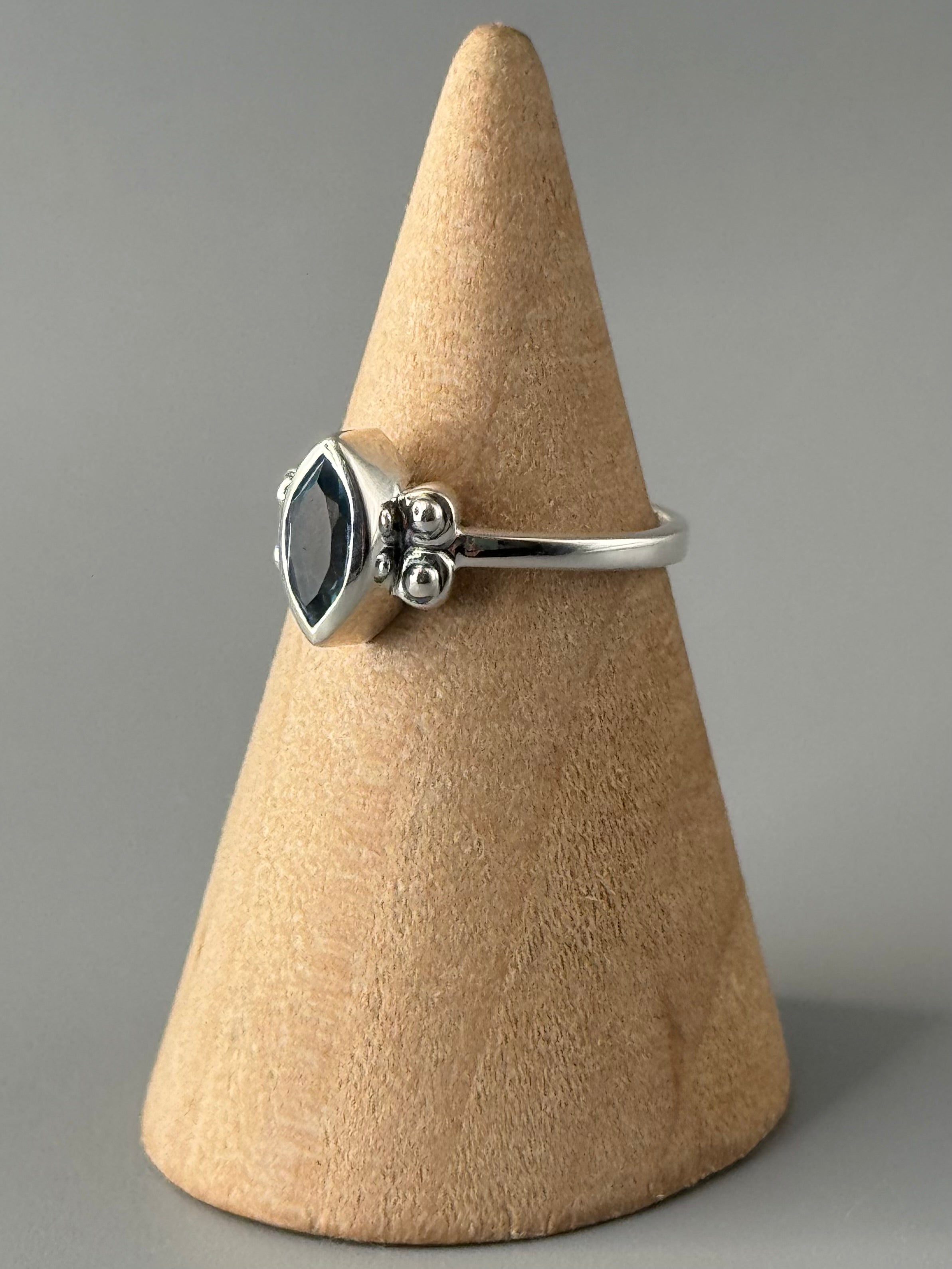 •BLUE TOPAZ - FLANKED• sterling silver ring (size 6.25)