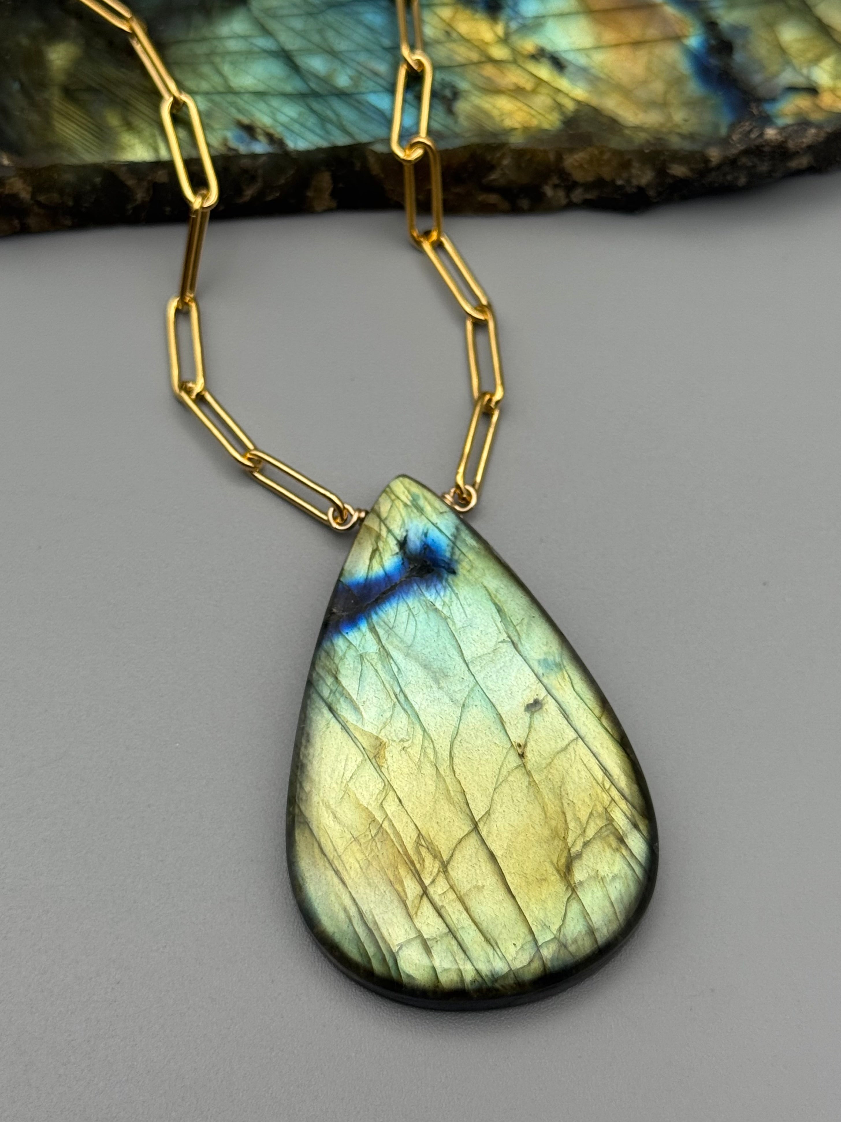 •AEON• labradorite + gold necklace (18"-20" long)