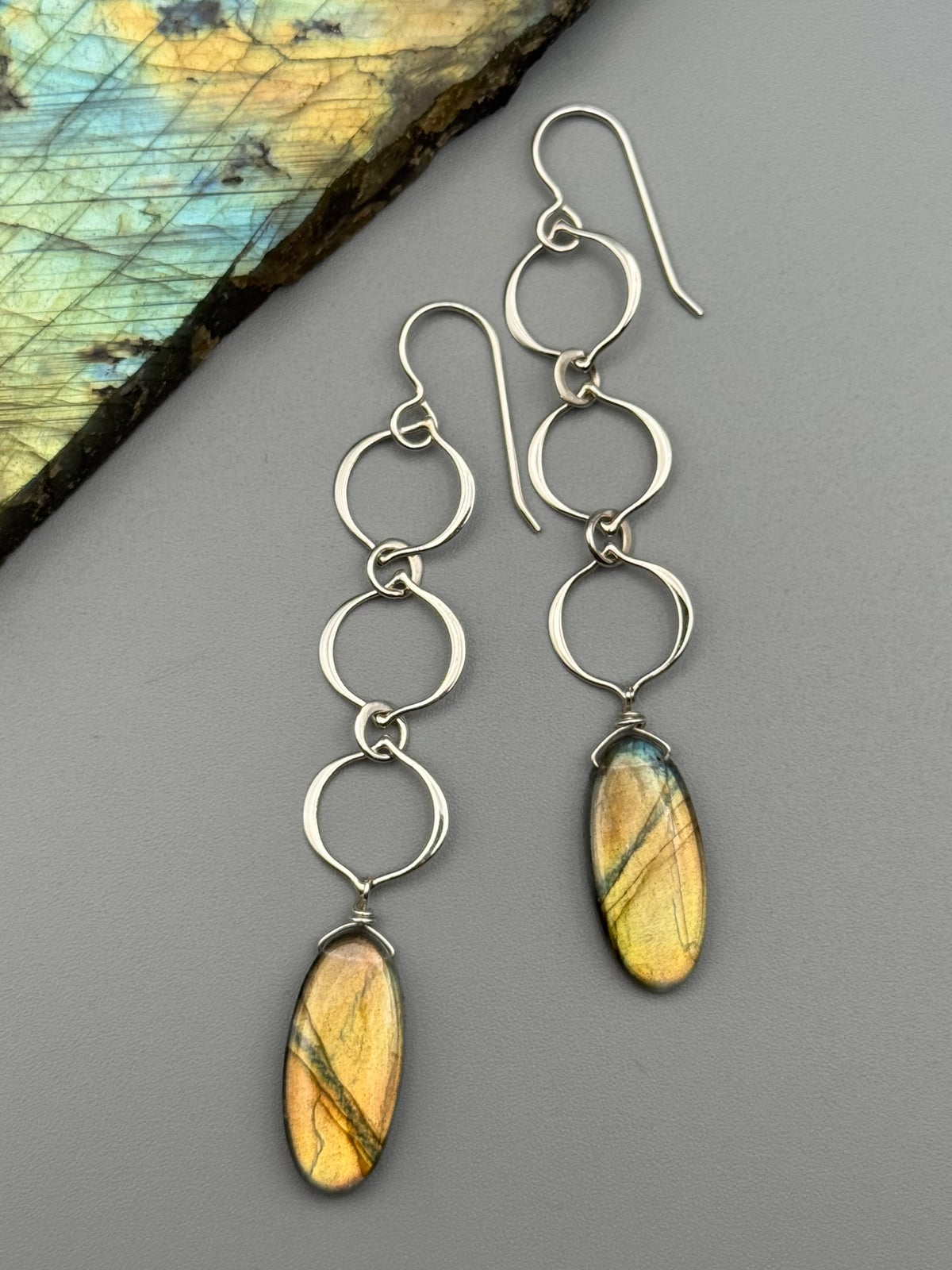 •ARABESQUE SWING• golden labradorite oval + silver earrings