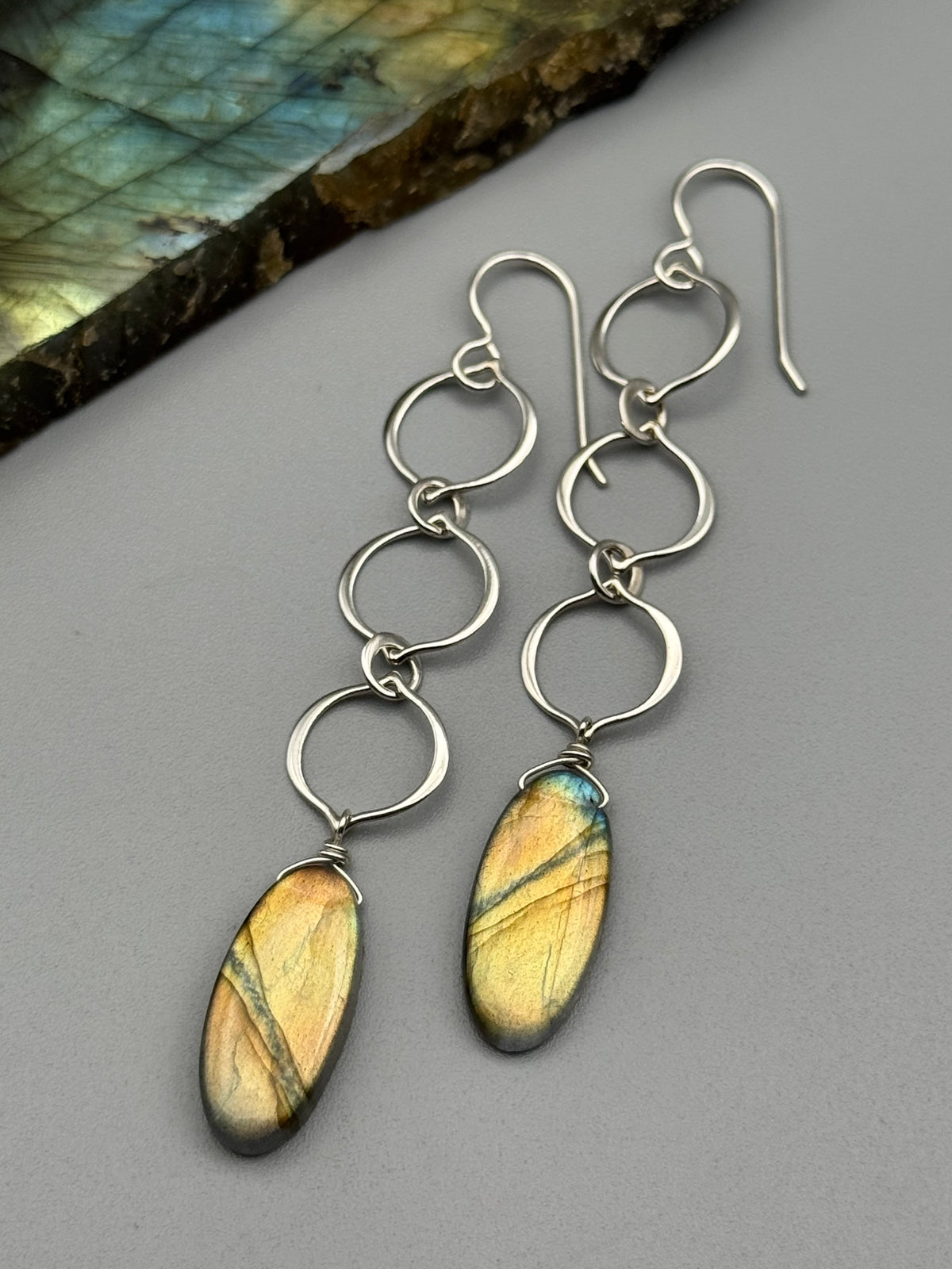 •ARABESQUE SWING• golden labradorite oval + silver earrings
