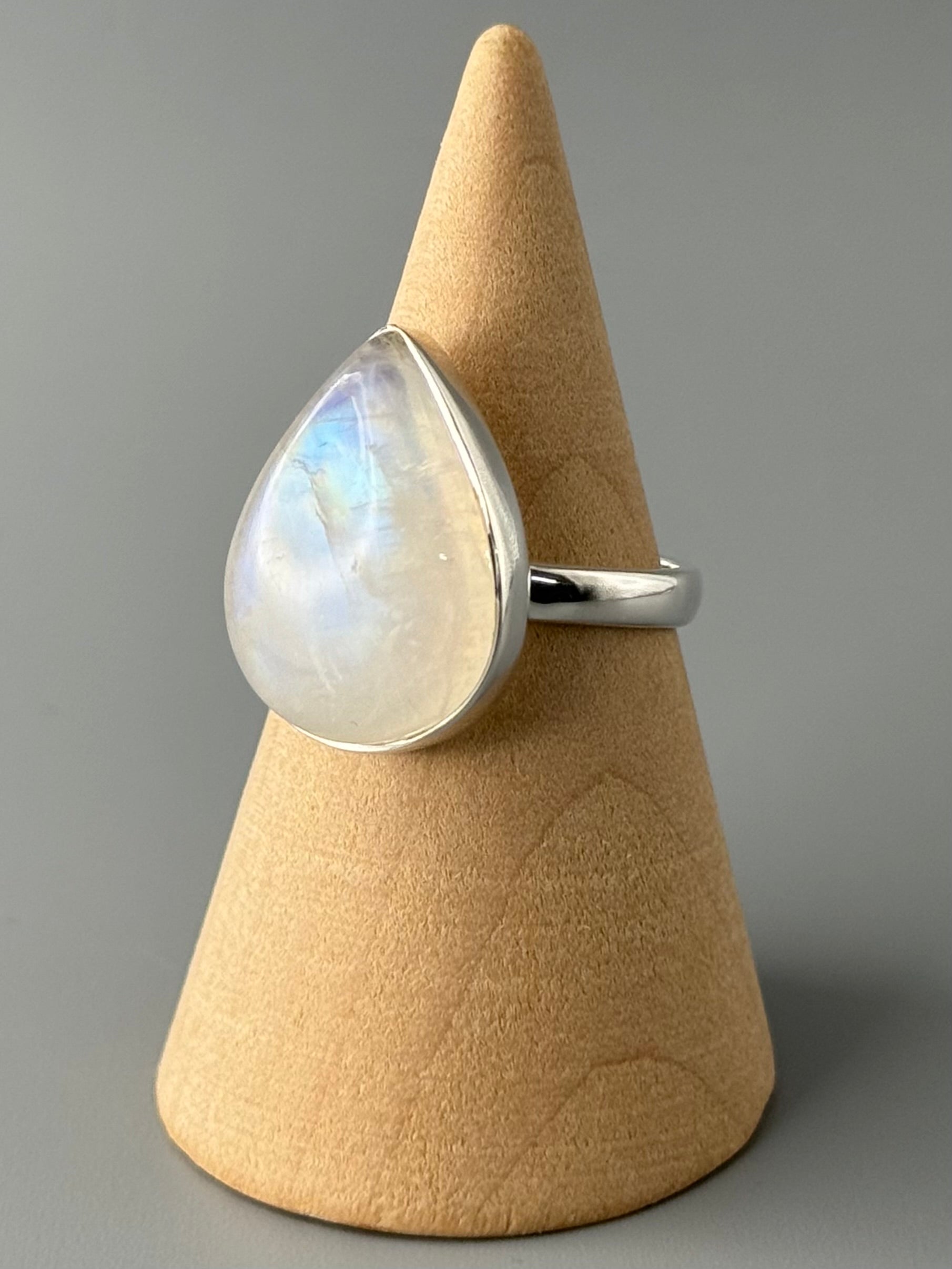 •RAINBOW MOONSTONE - TEAR• simple bezel silver ring (various sizes)