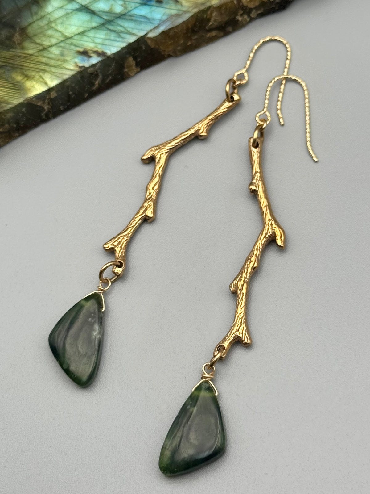•TSIN• Indian serpentine + gold earrings