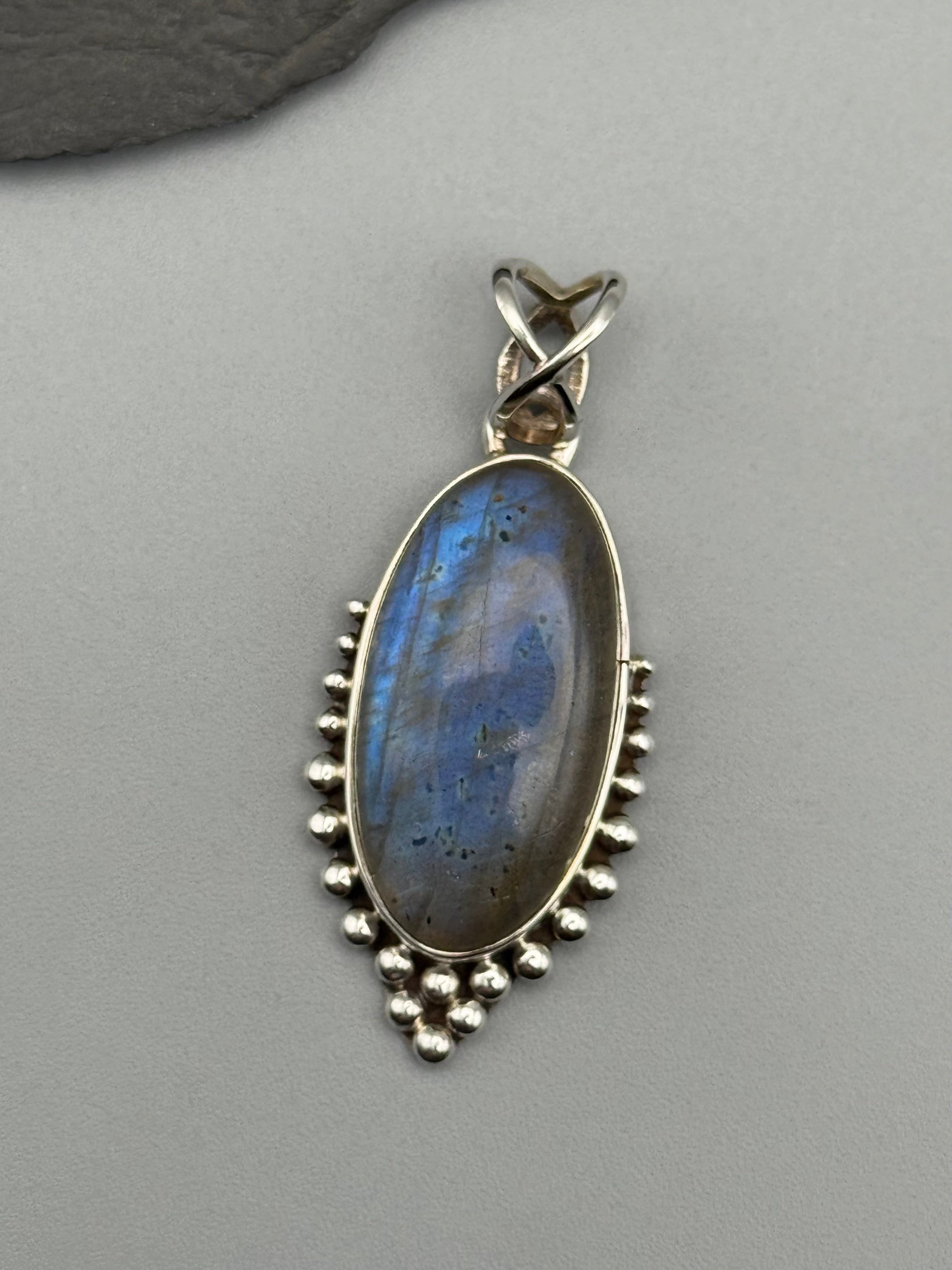 •LABRADORITE - OVAL• dotted bezel silver pendant