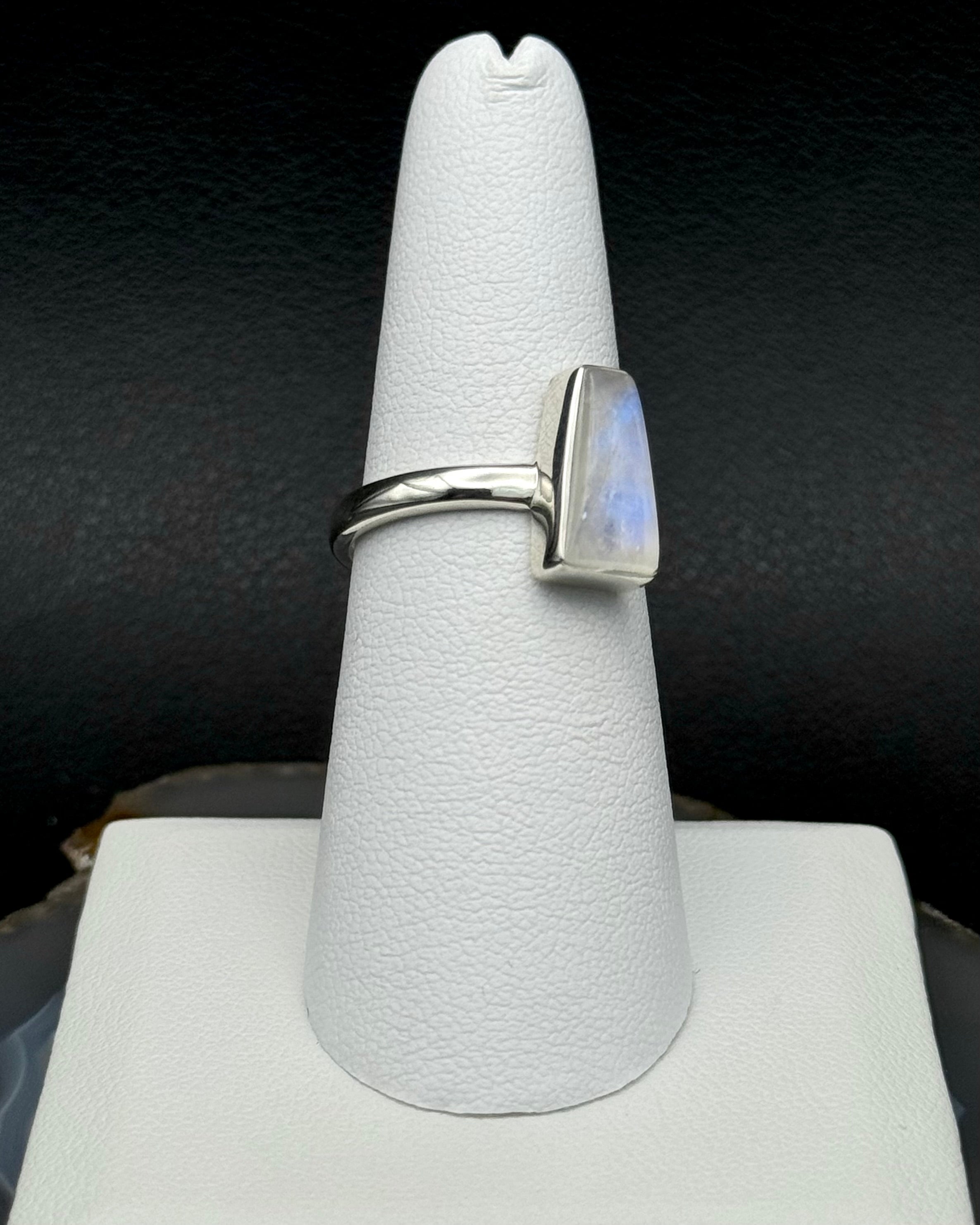 •RAINBOW MOONSTONE - MEDIUM PORTAL• silver ring (size 7.25)