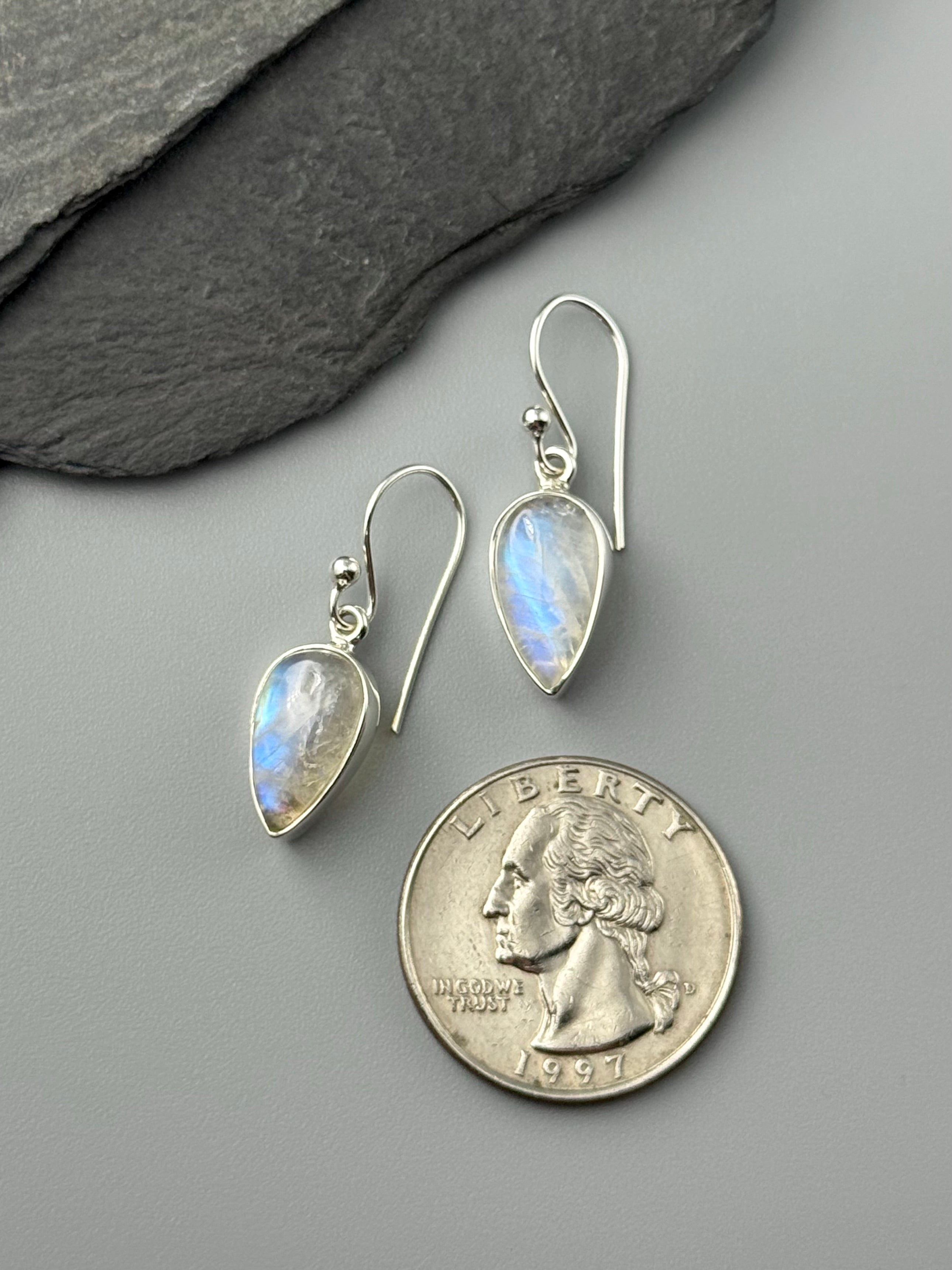 •RAINBOW MOONSTONE SPEAR TEAR• silver dangle earrings