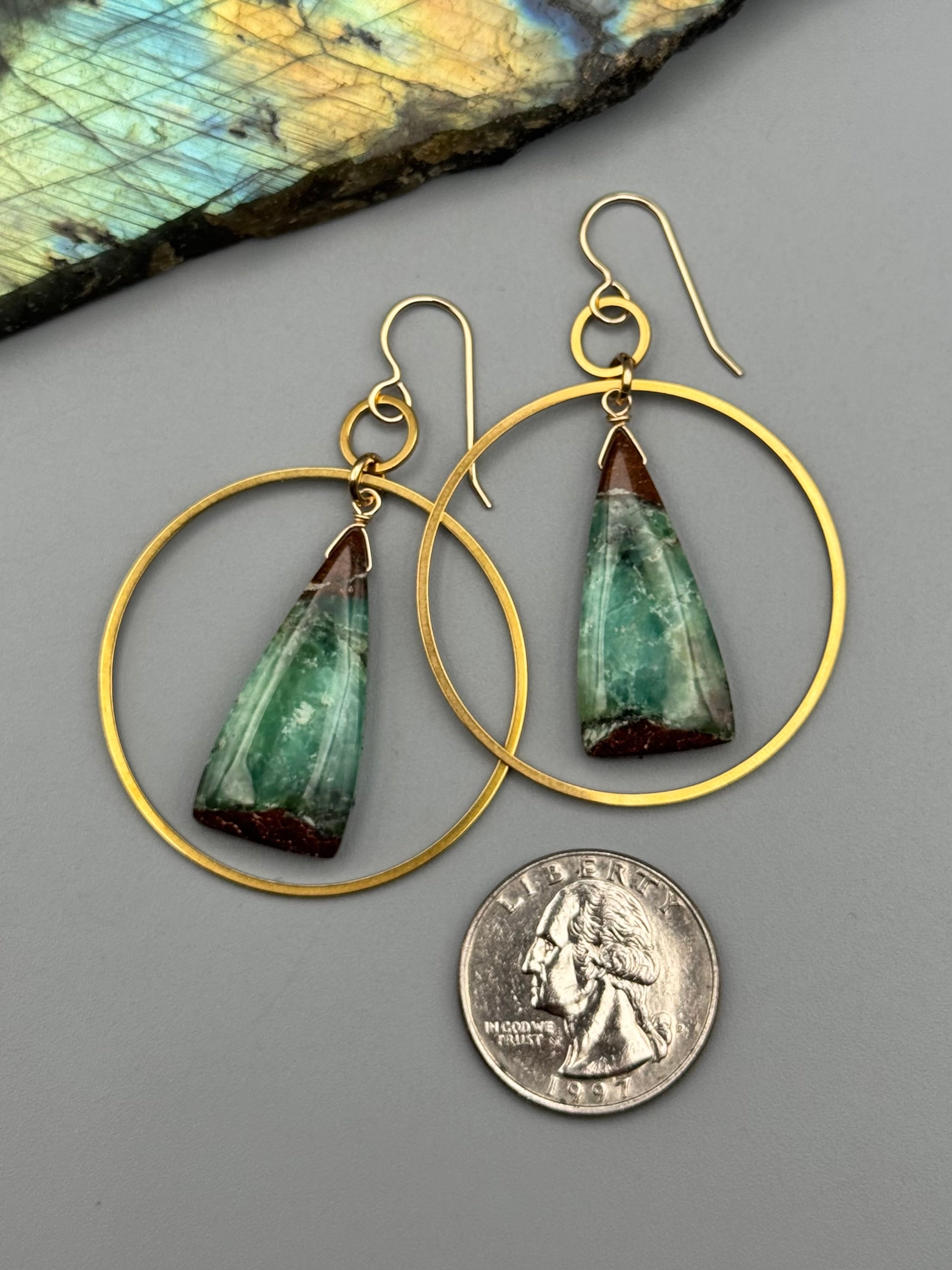 •EQUA-LUNA• chrysoprase + gold earrings