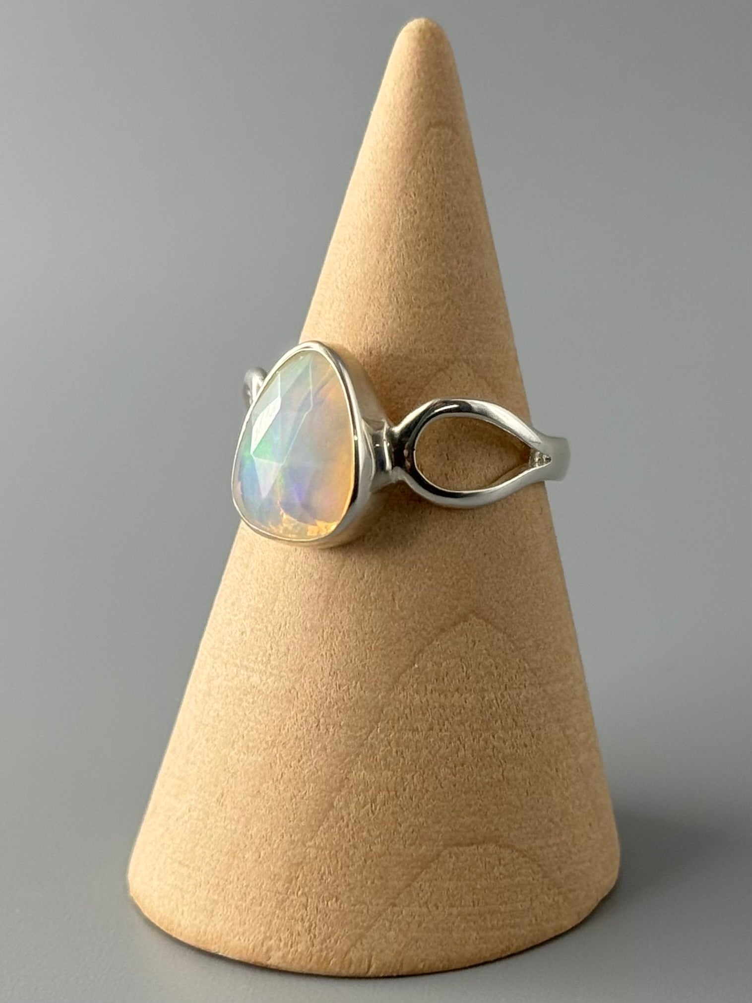 •FACETED ETHIOPIAN OPAL - DROPLETS• silver ring (size 7)