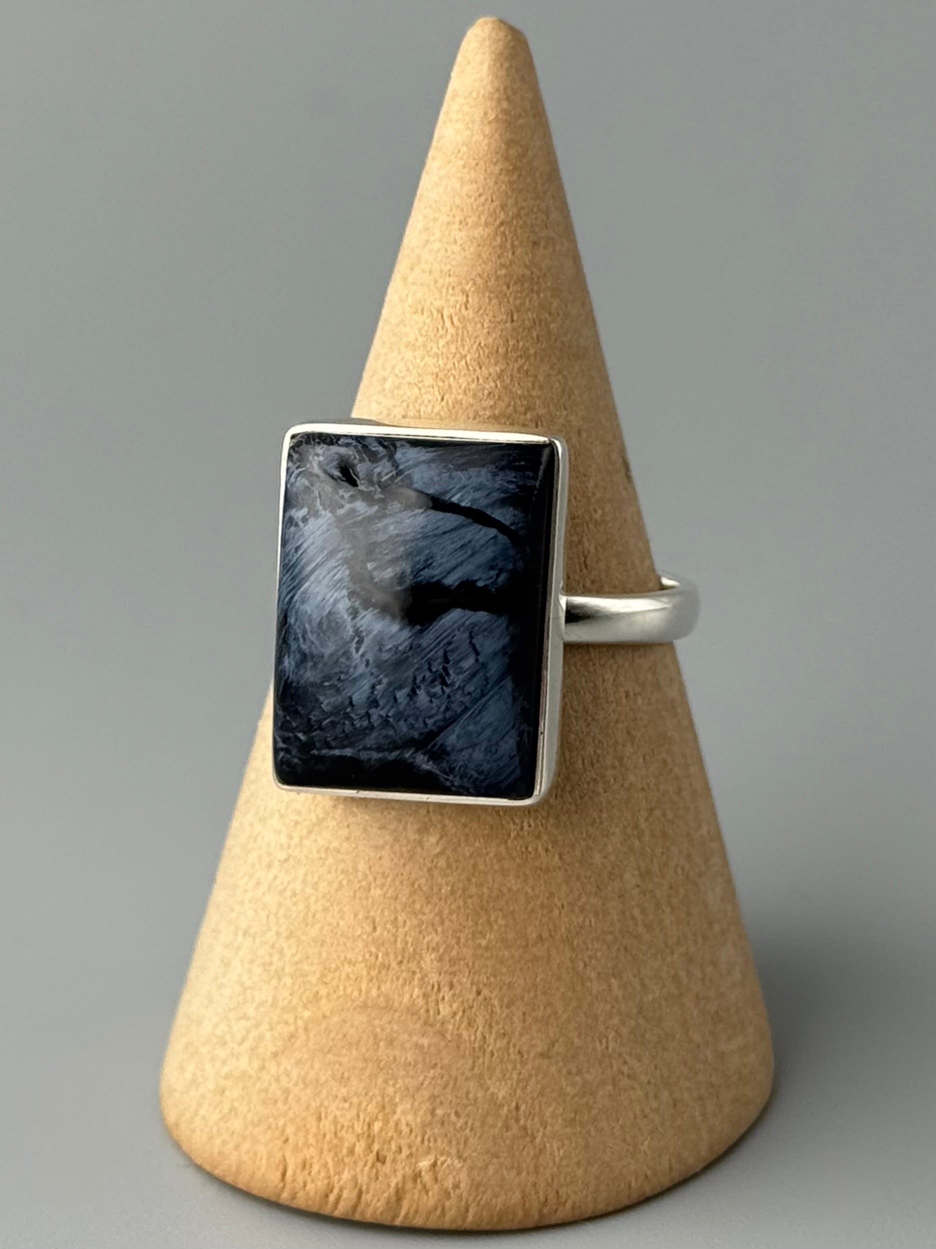 •PIETERSITE - RECTANGLE• simple band silver ring (size 8)