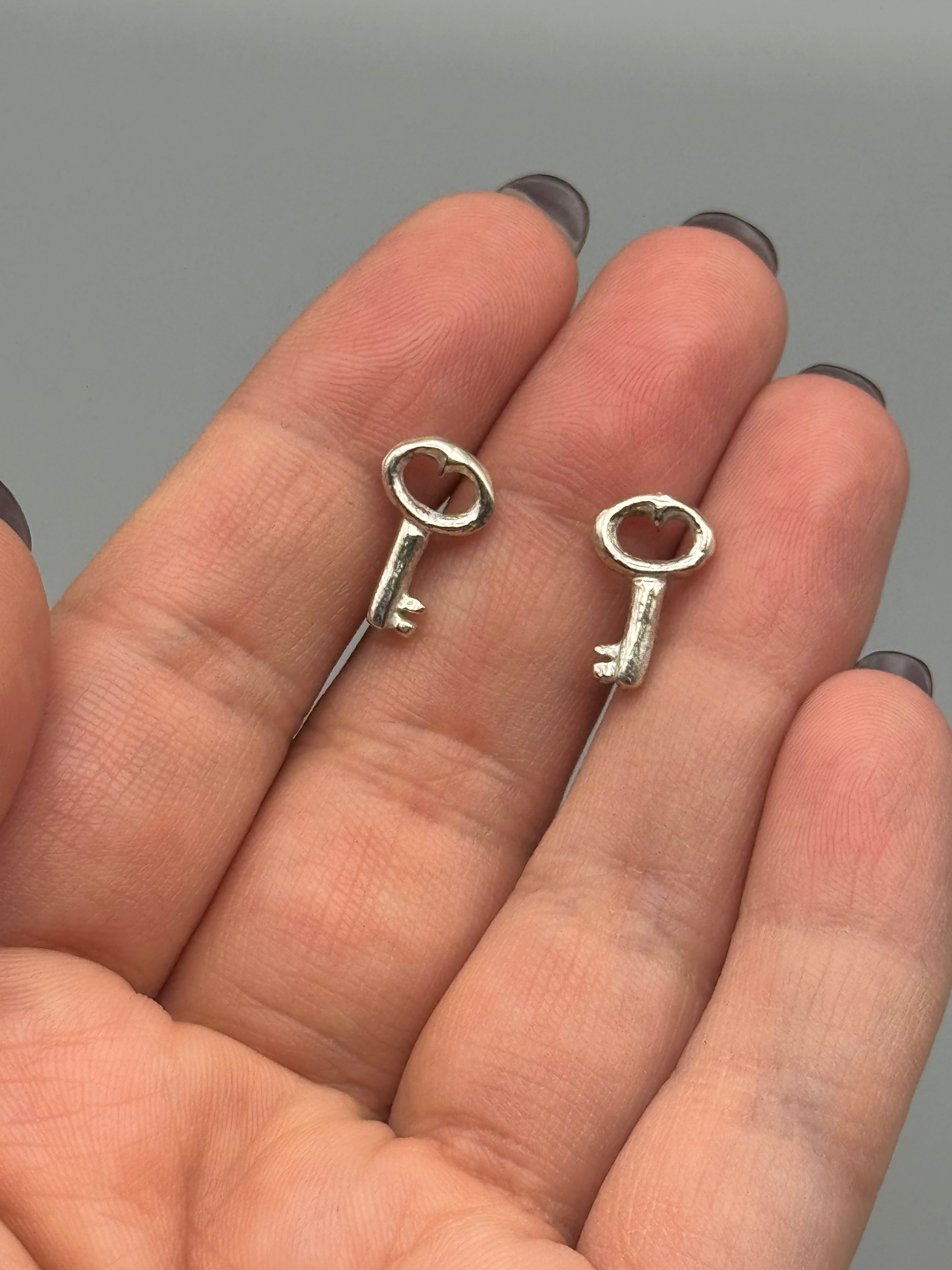 •KEY• silver stud earrings