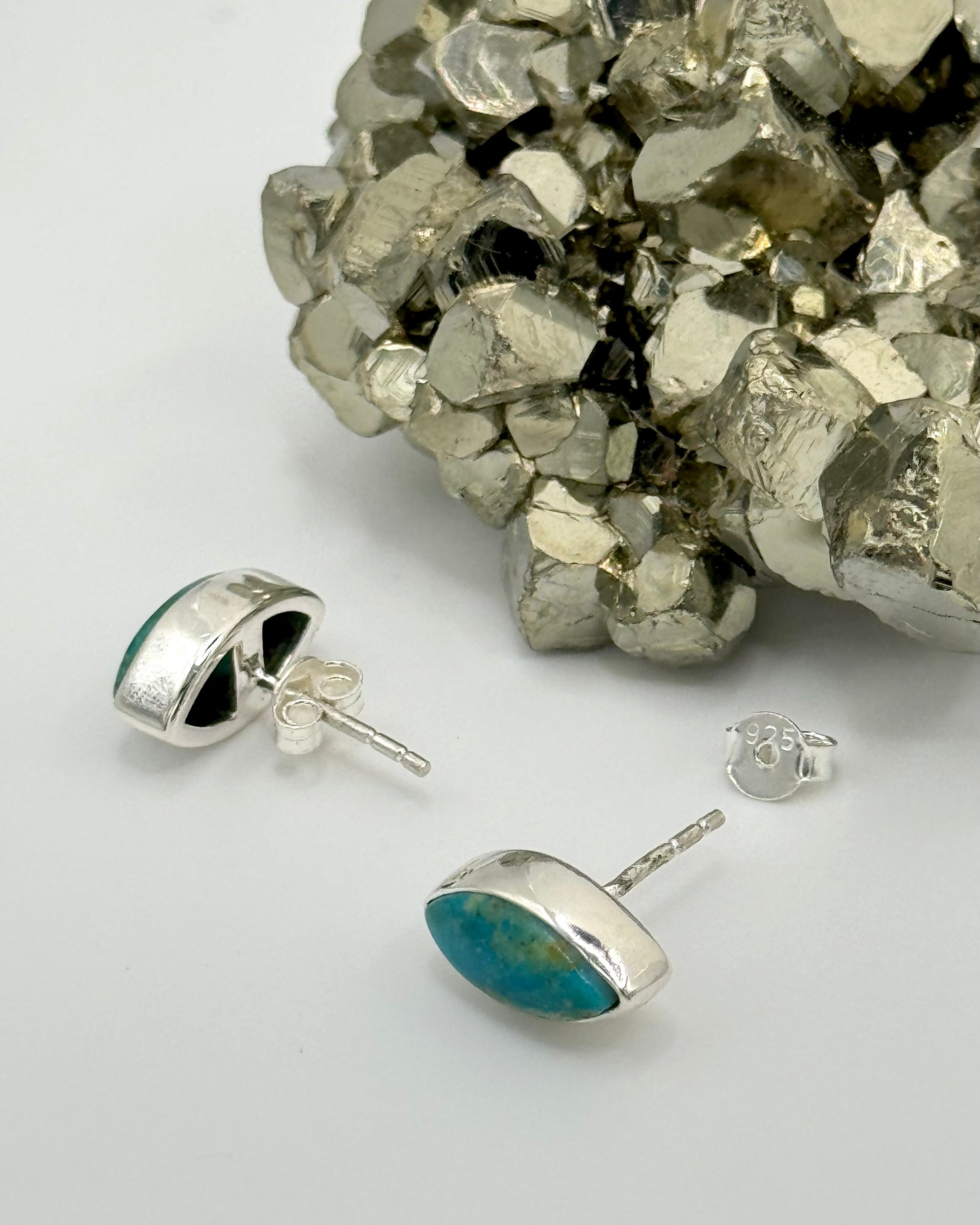 •PERUVIAN OPAL - EYE• silver bezel set stud earrings