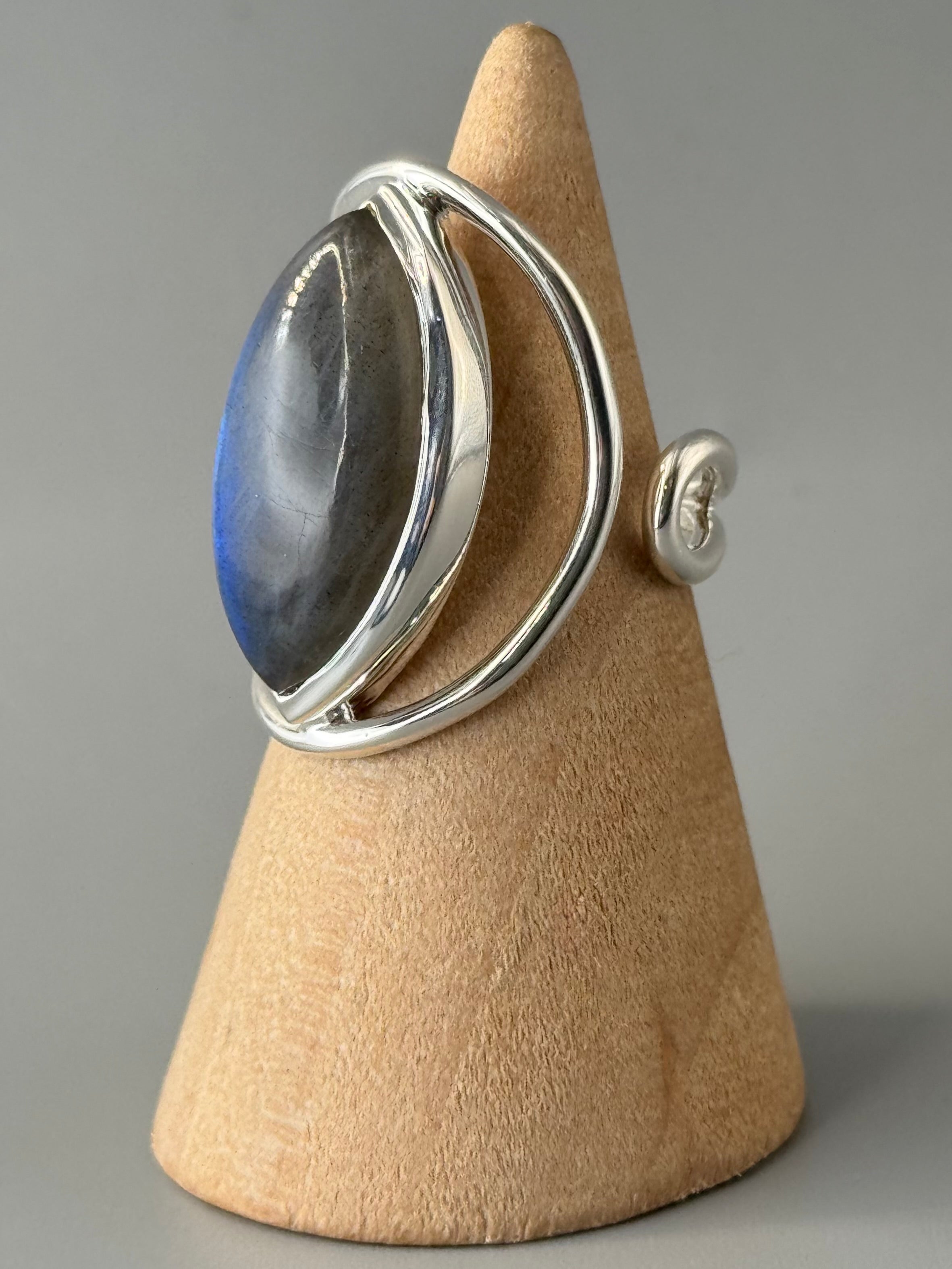•LABRADORITE - ROUNDABOUT• adjustable silver ring